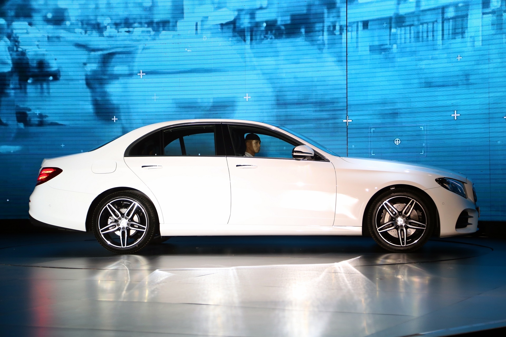 Mercedes E-class moi ra mat tai Viet Nam anh 2