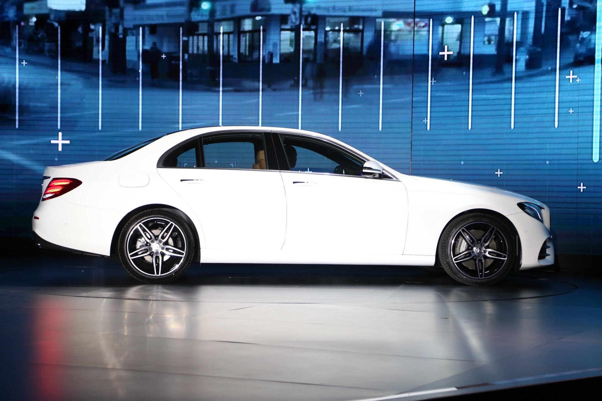 Mercedes E-Class ra mat tai Viet Nam anh 1