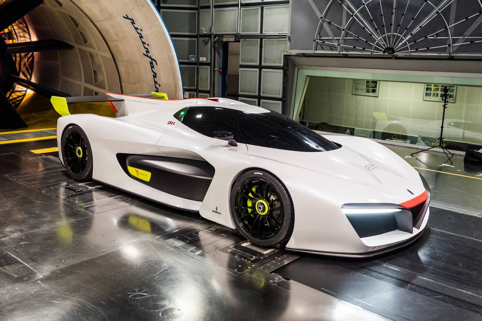 Sieu xe dien gia 2,5 trieu USD cua Pininfarina hinh anh