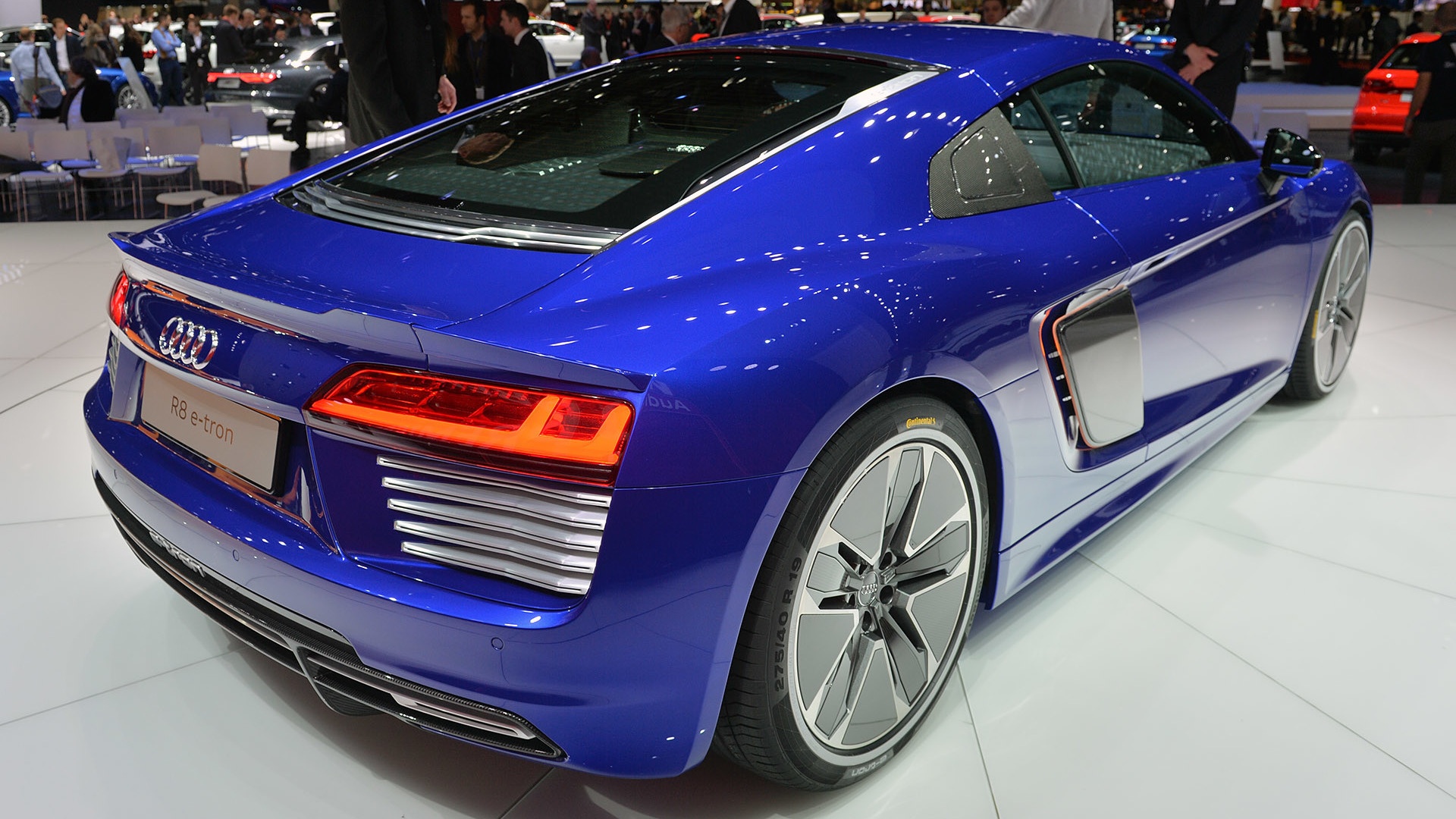 Audi R8 e-tron bi khai tu anh 2