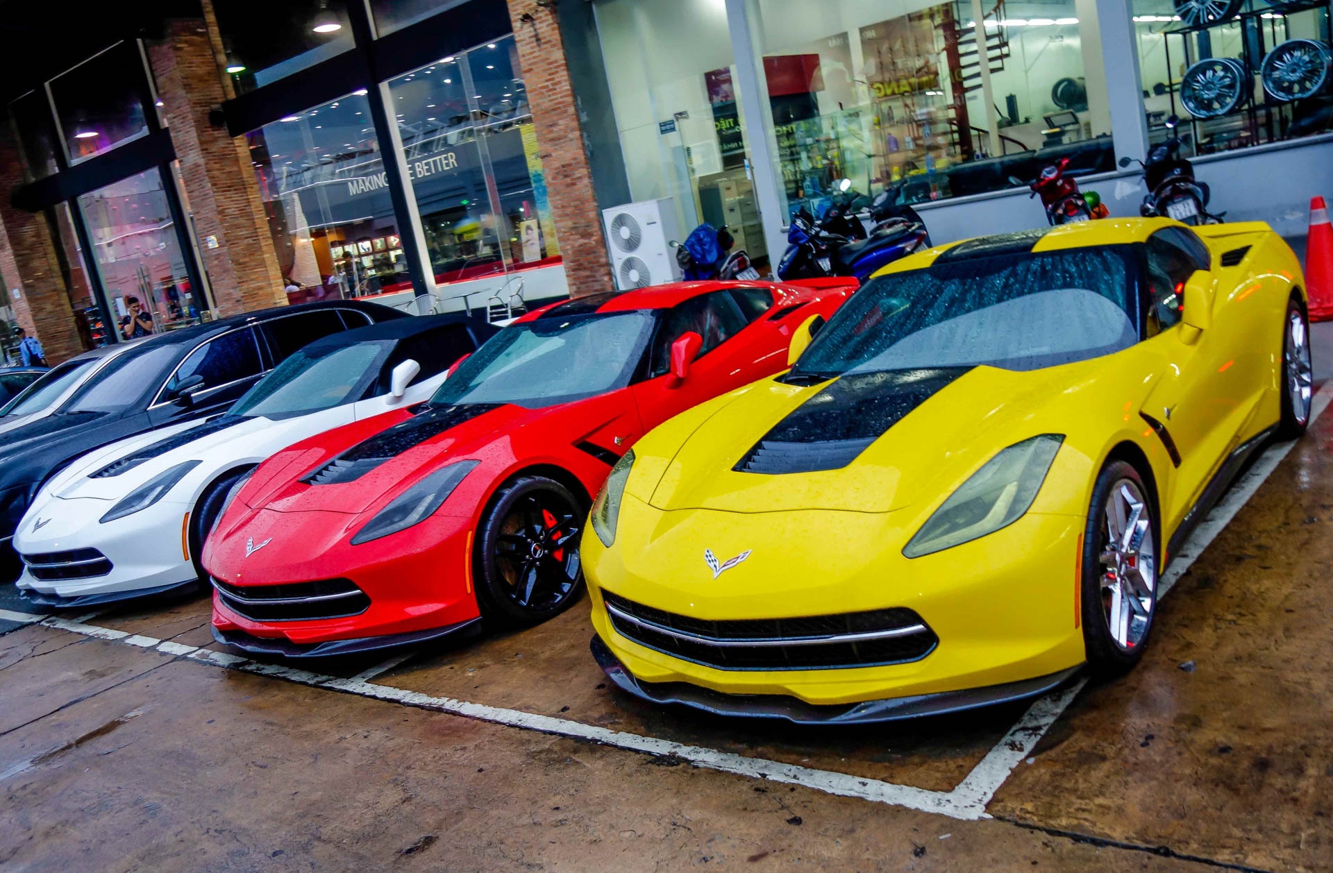 Ba xe the thao Corvette Stingray tai TP.HCM hinh anh