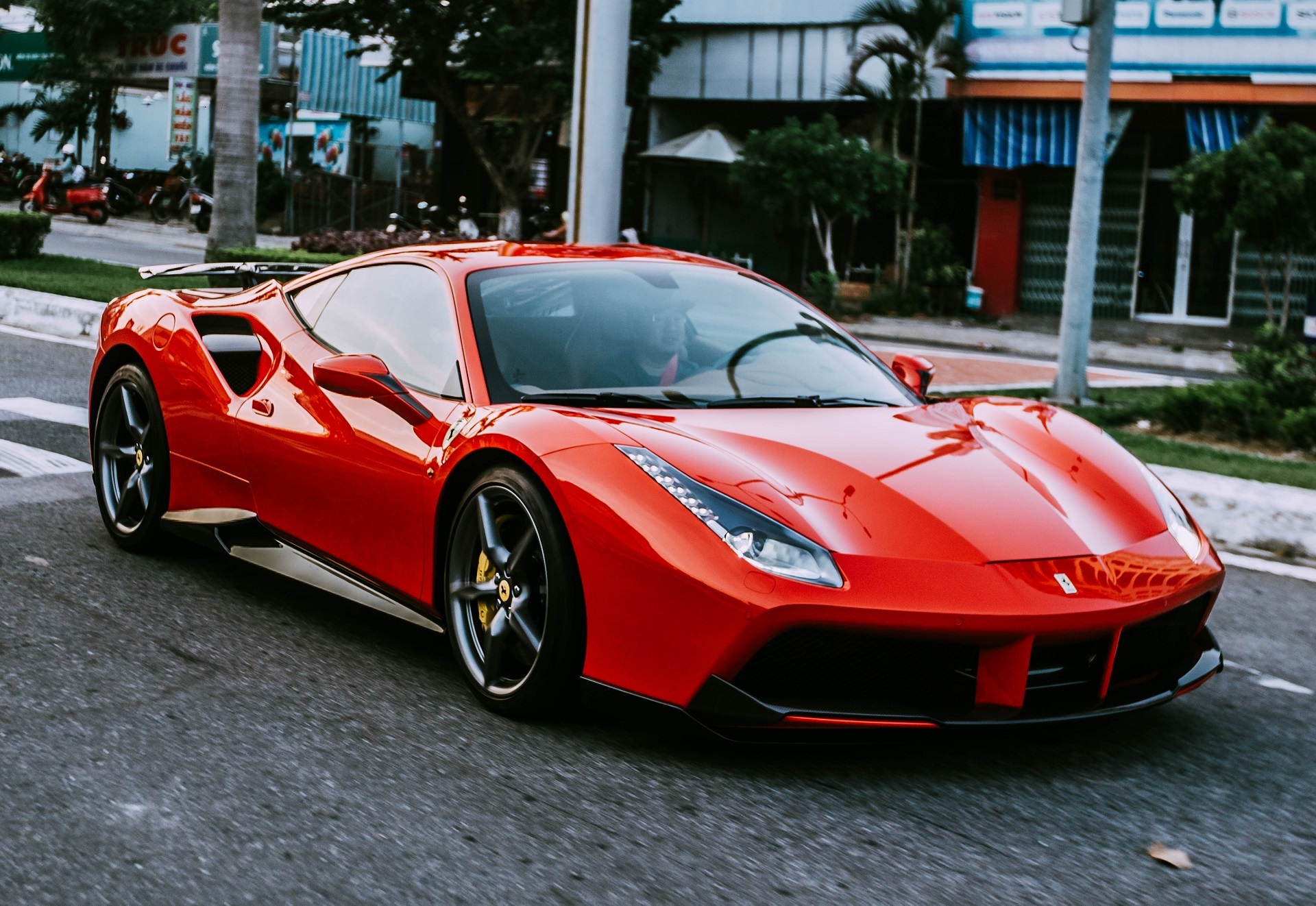 Chi 1 ty dong do Ferrari 488 GTB o Da Nang hinh anh