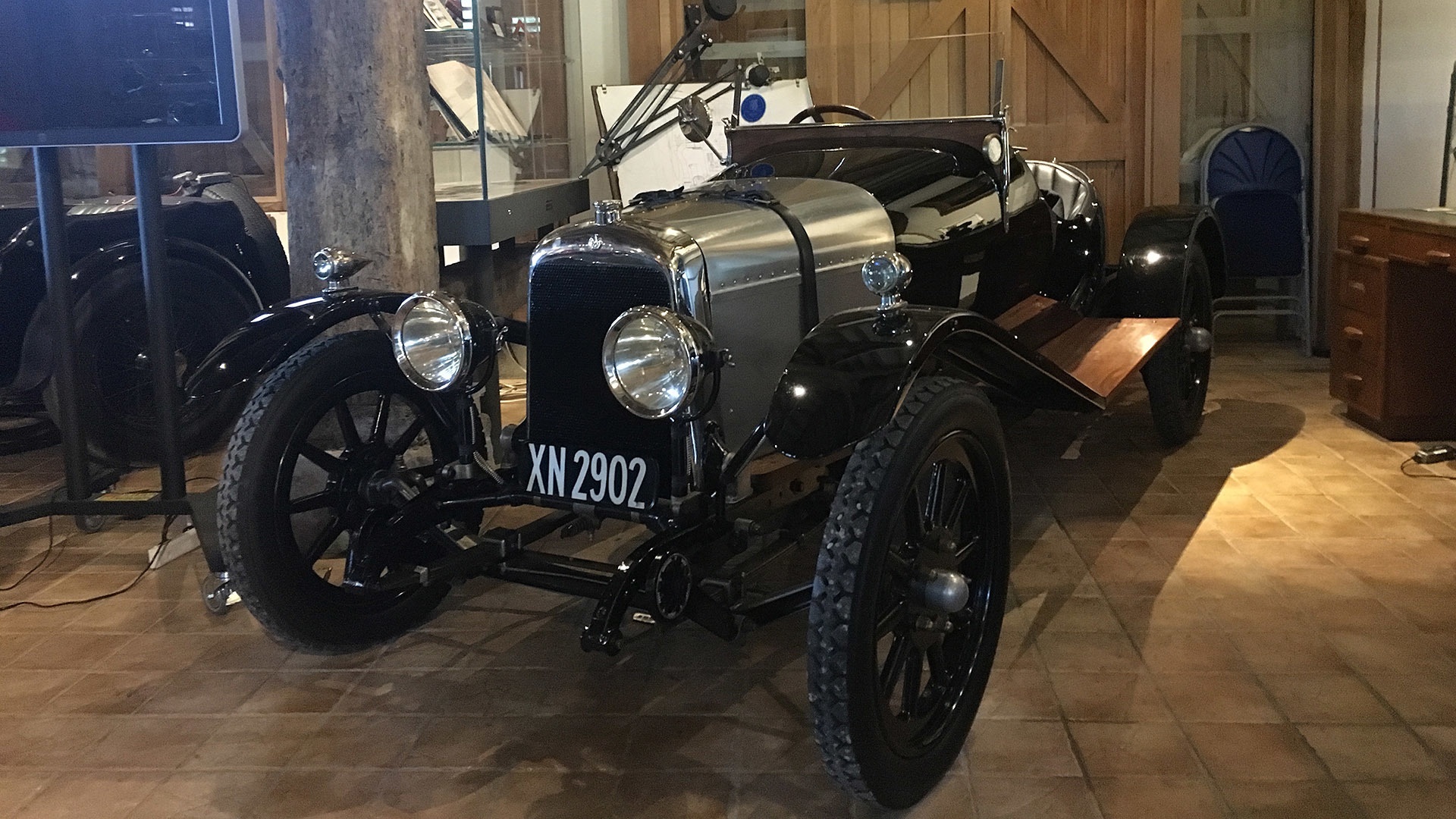 kho bau Aston Martin anh 2