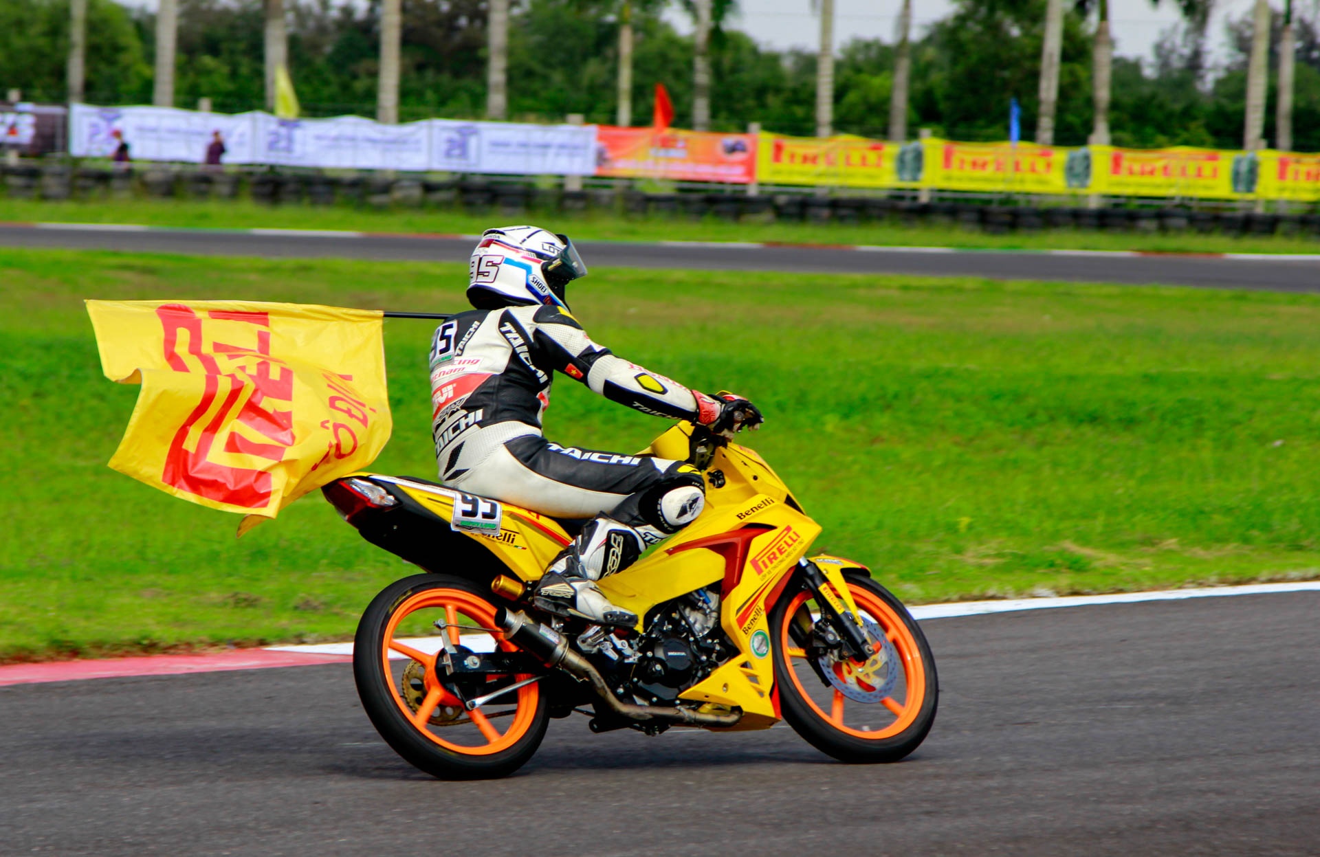 dua Winner Happy Land anh 12