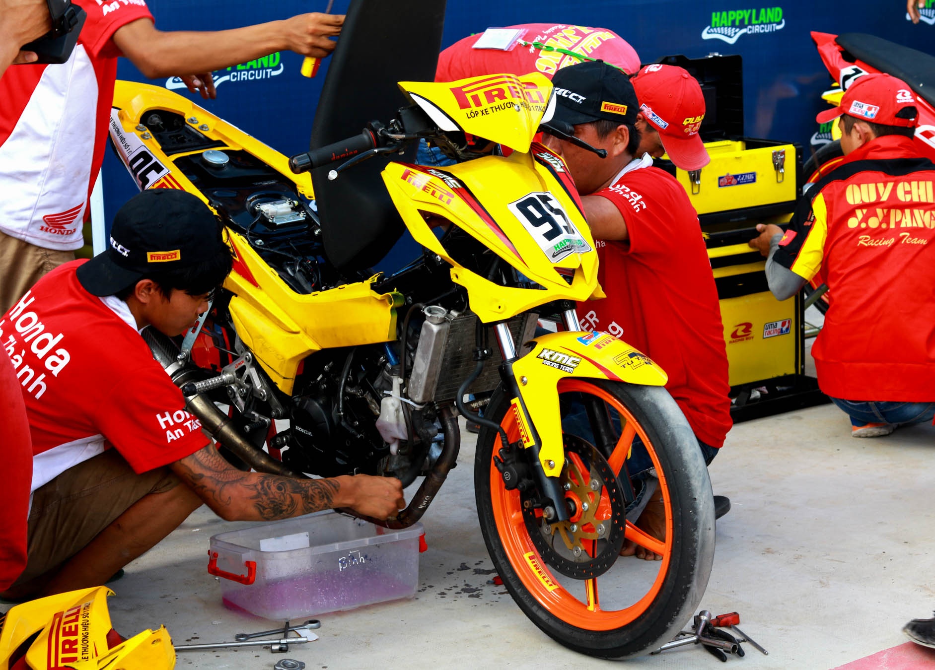 dua Winner Happy Land anh 3