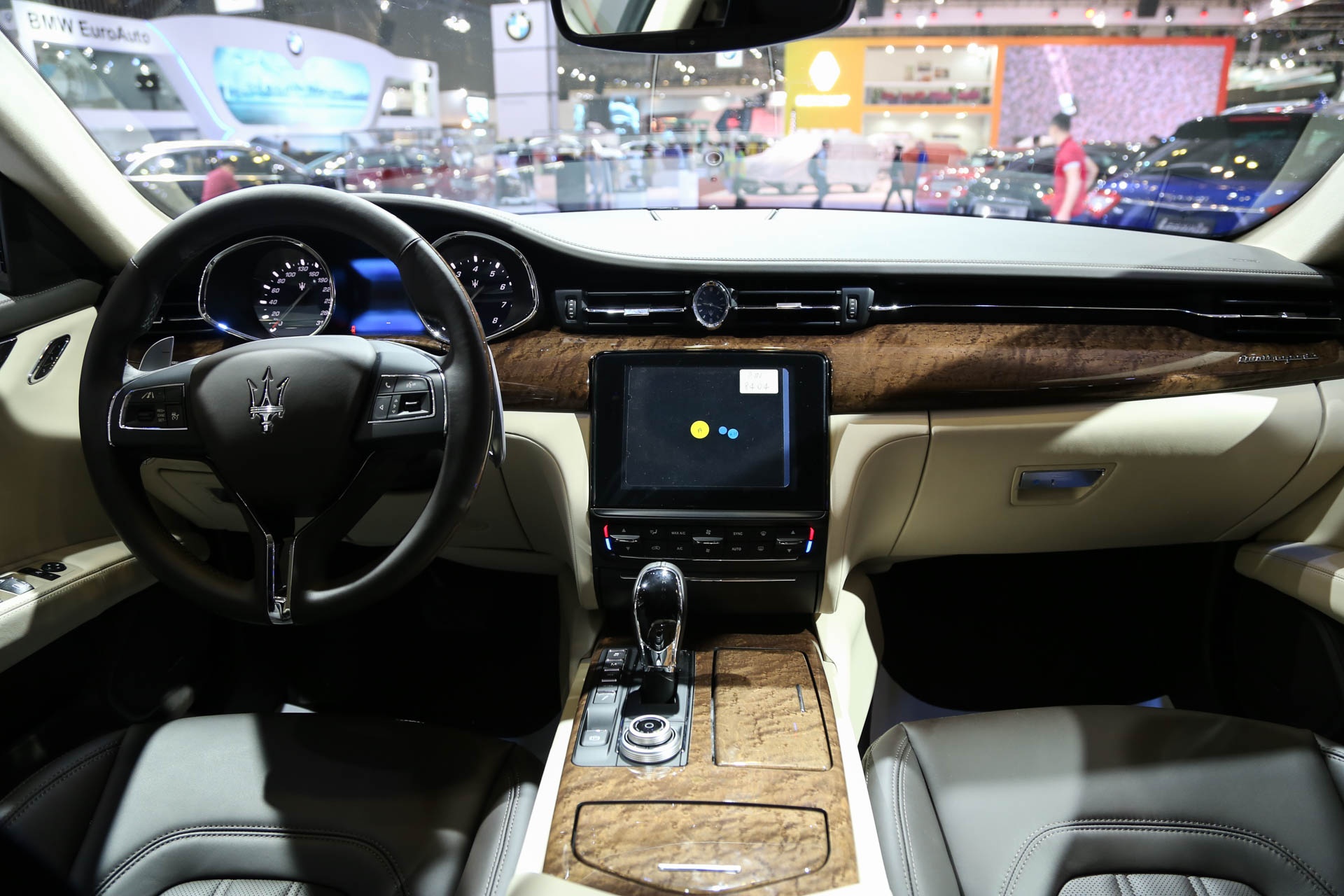 Gia xe Maserati Quattroporte 2017 o Viet Nam anh 6