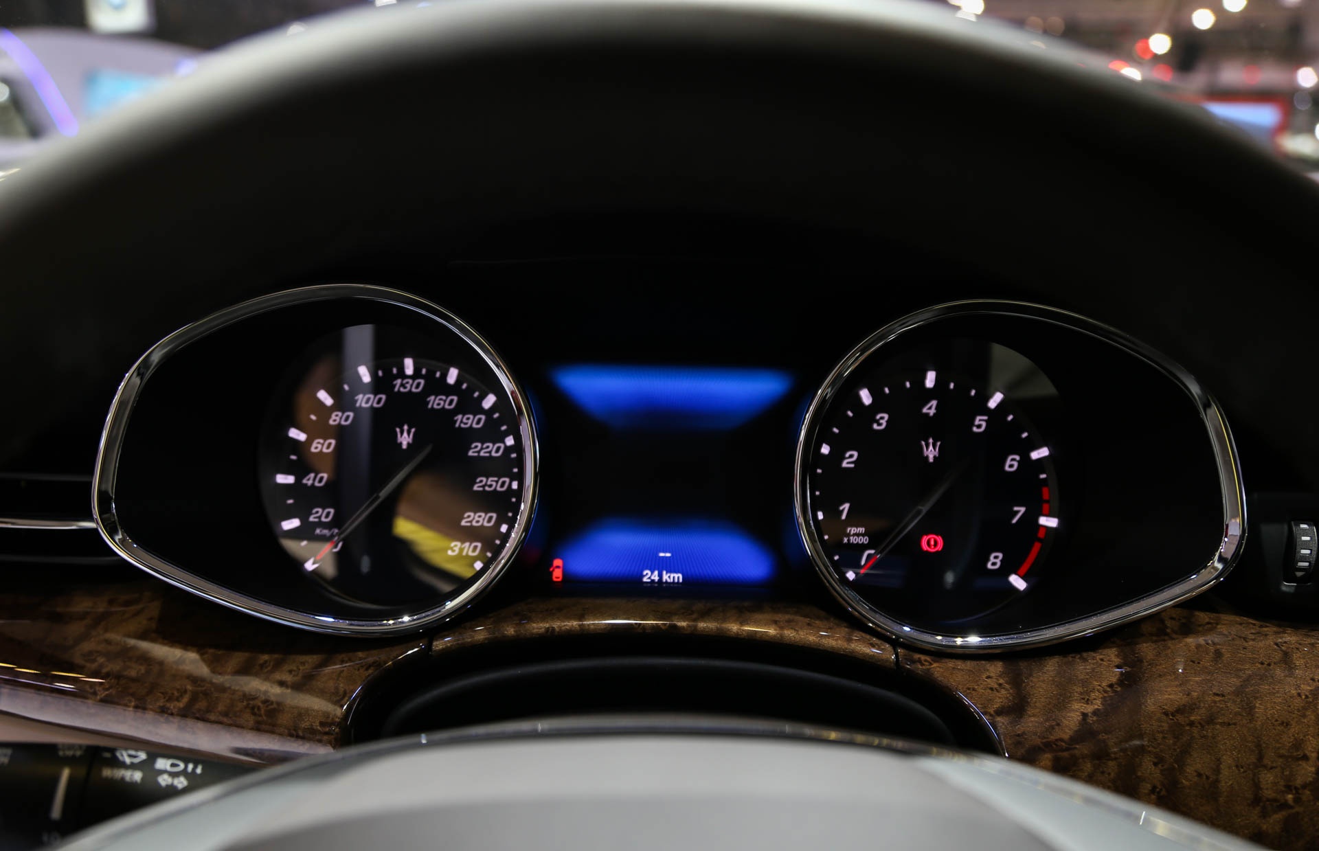 Gia xe Maserati Quattroporte 2017 o Viet Nam anh 8