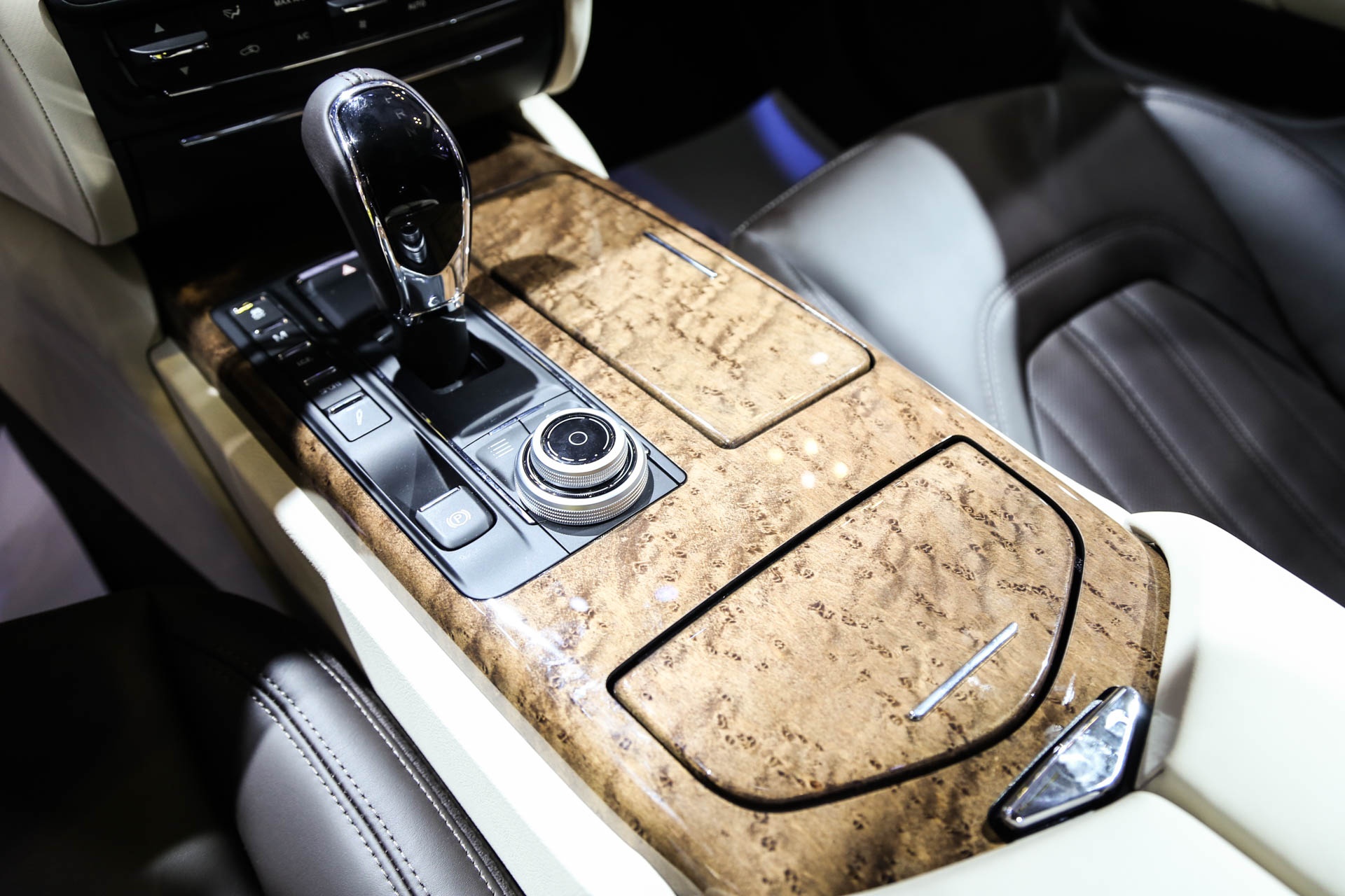 Gia xe Maserati Quattroporte 2017 o Viet Nam anh 9