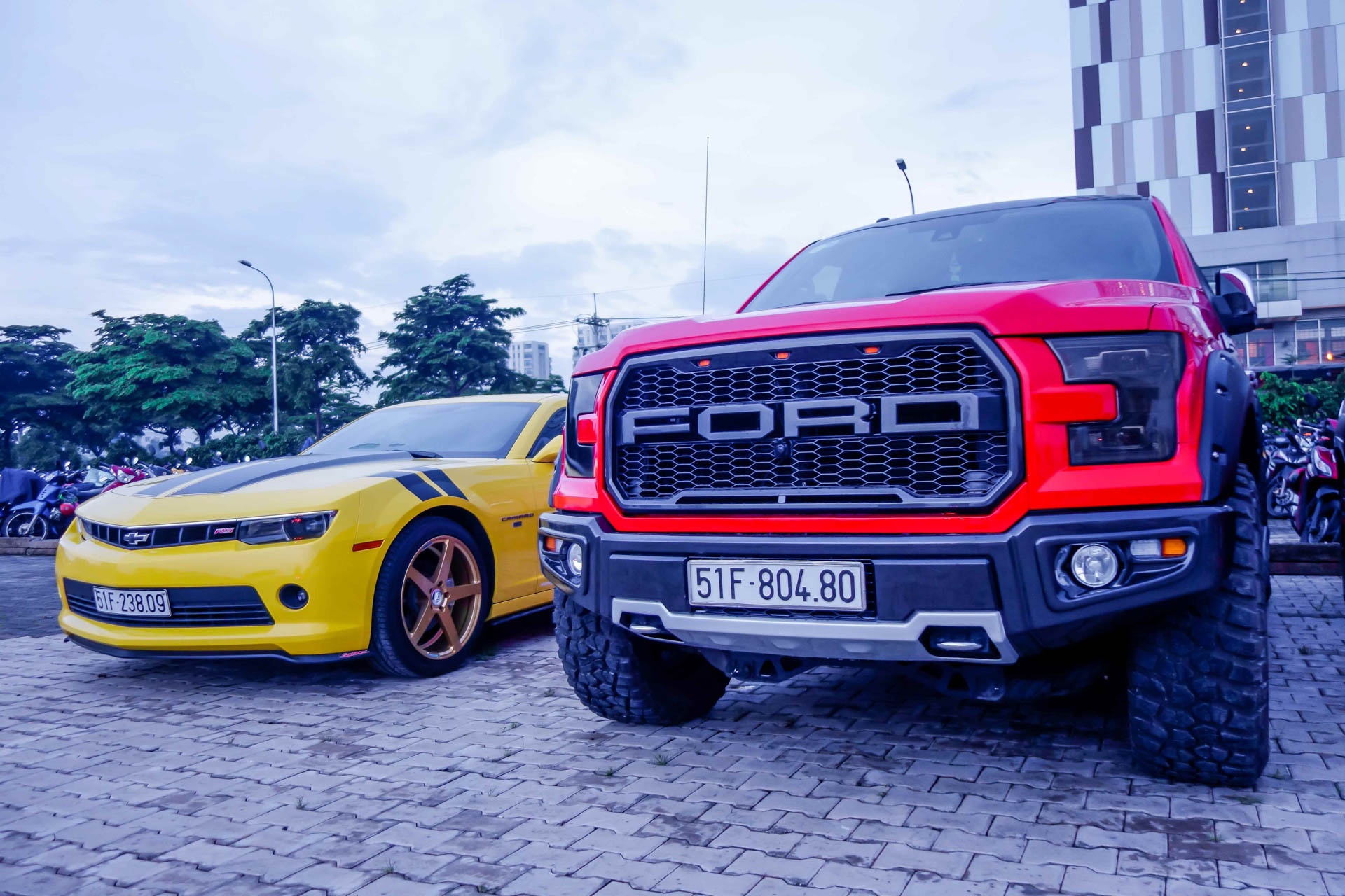 Dan xe la ben ngoai trien lam xe nhap Viet Nam hinh anh