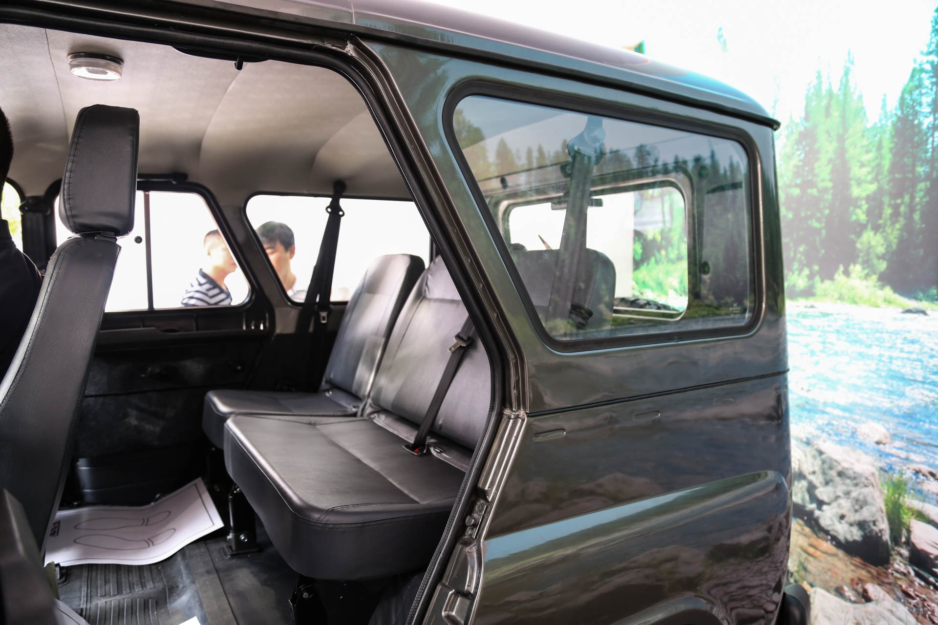 gia UAZ tai Viet Nam anh 13