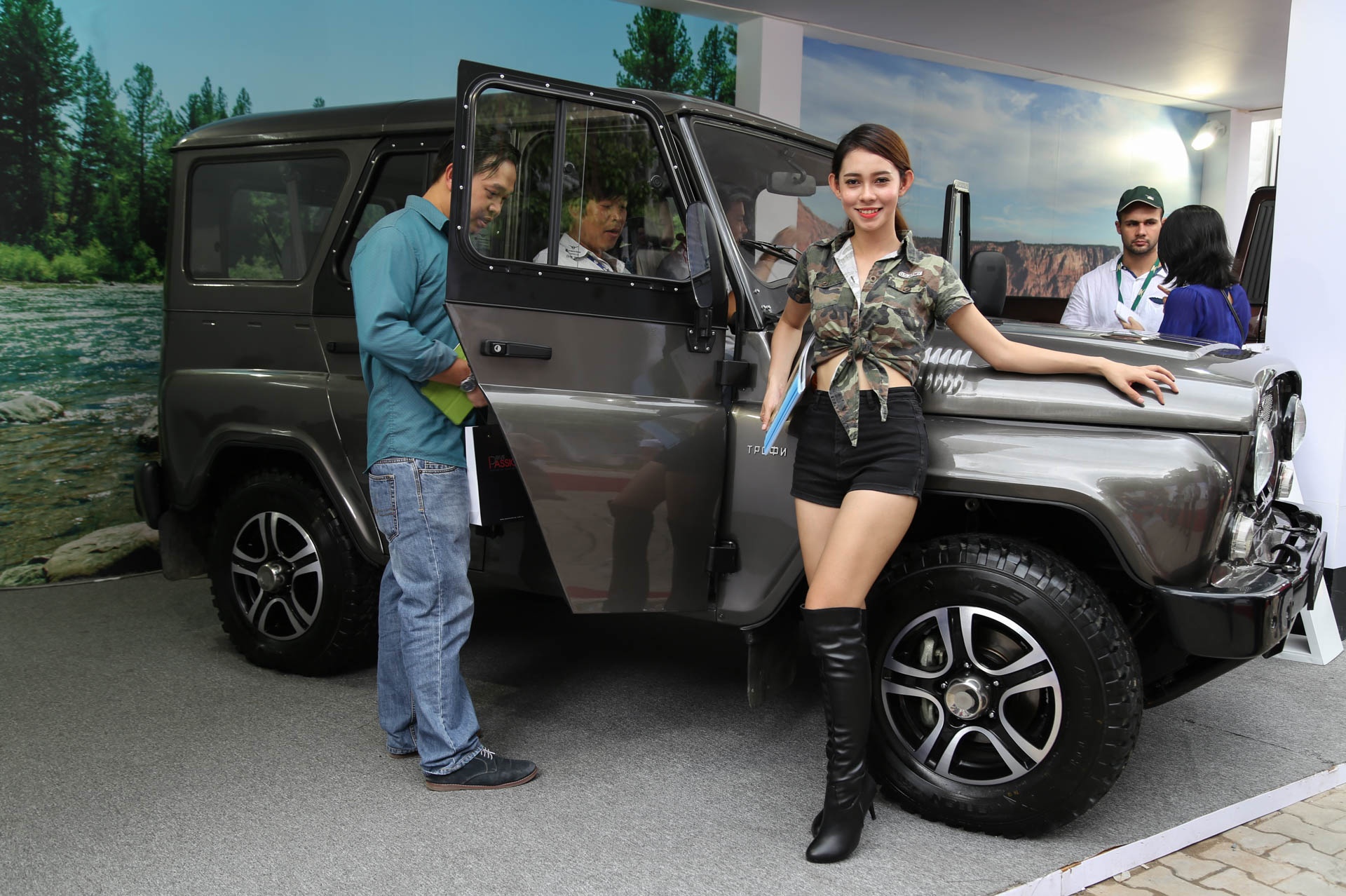 gia UAZ tai Viet Nam anh 4