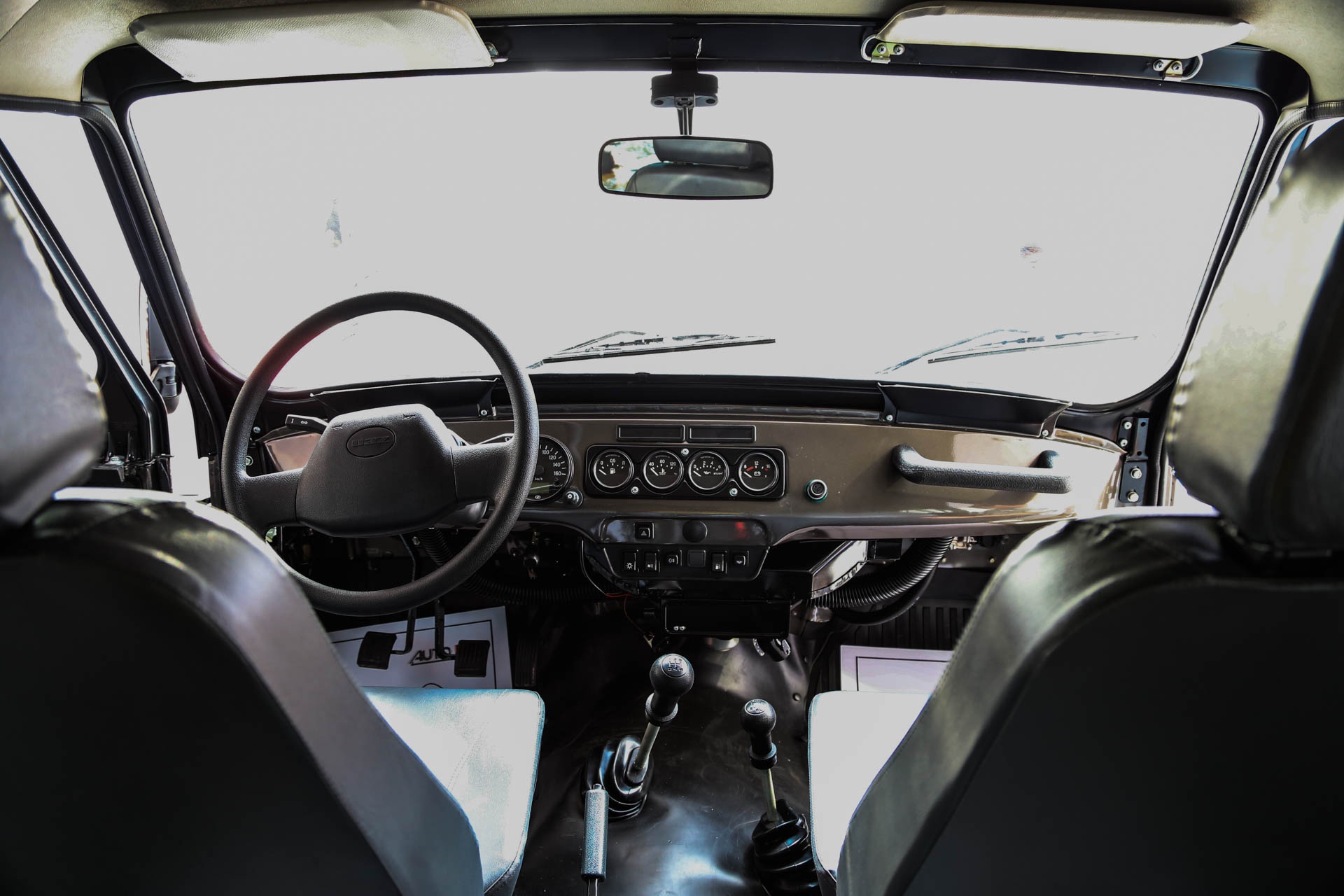 gia UAZ tai Viet Nam anh 5