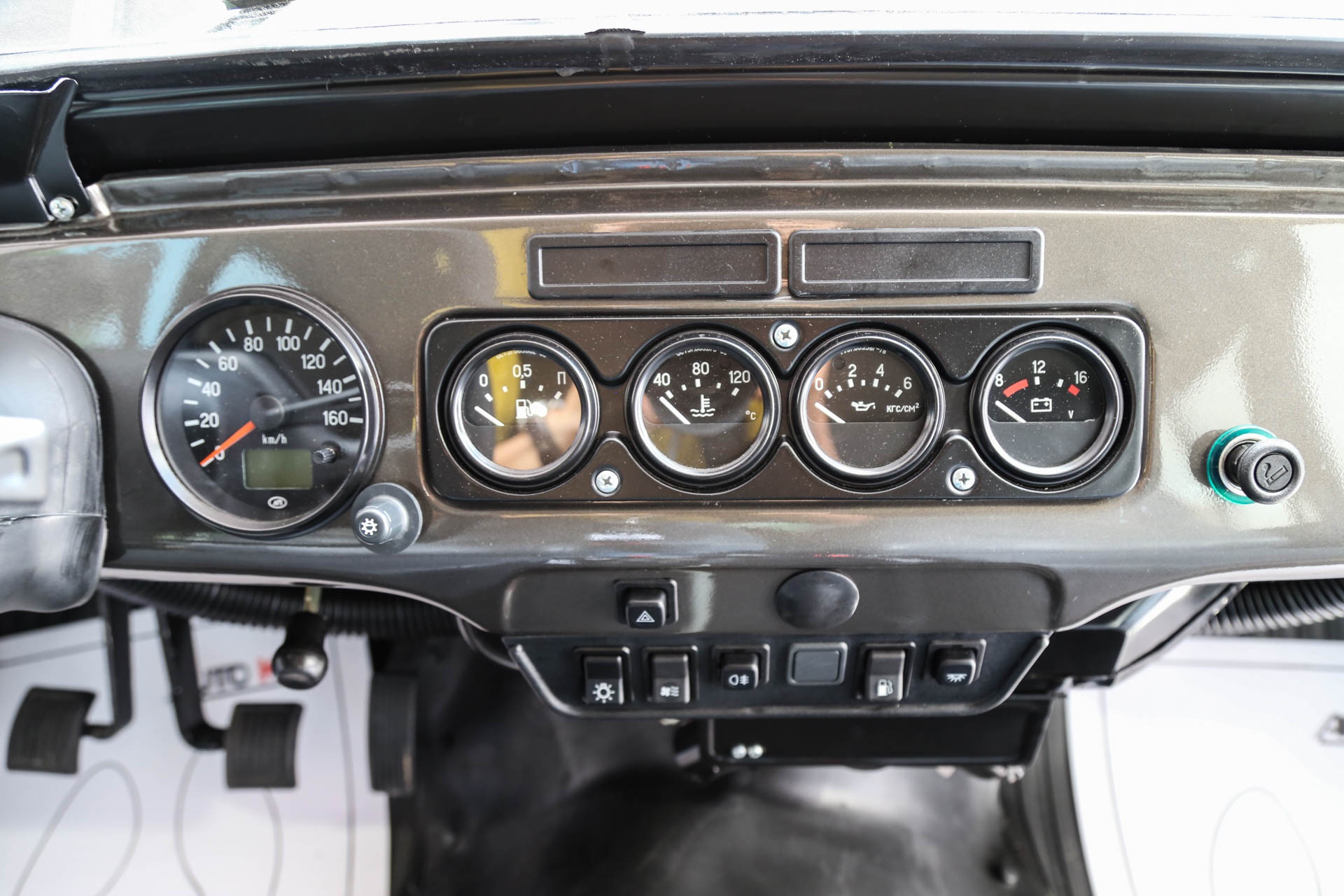 gia UAZ tai Viet Nam anh 7