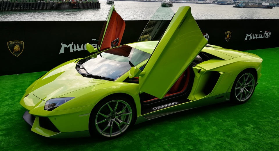Lamborghini ra mat Aventador ban dac biet hinh anh