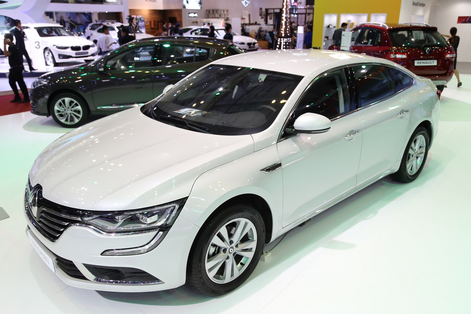 Renault Talisman co gi de canh tranh Camry o Viet Nam? hinh anh