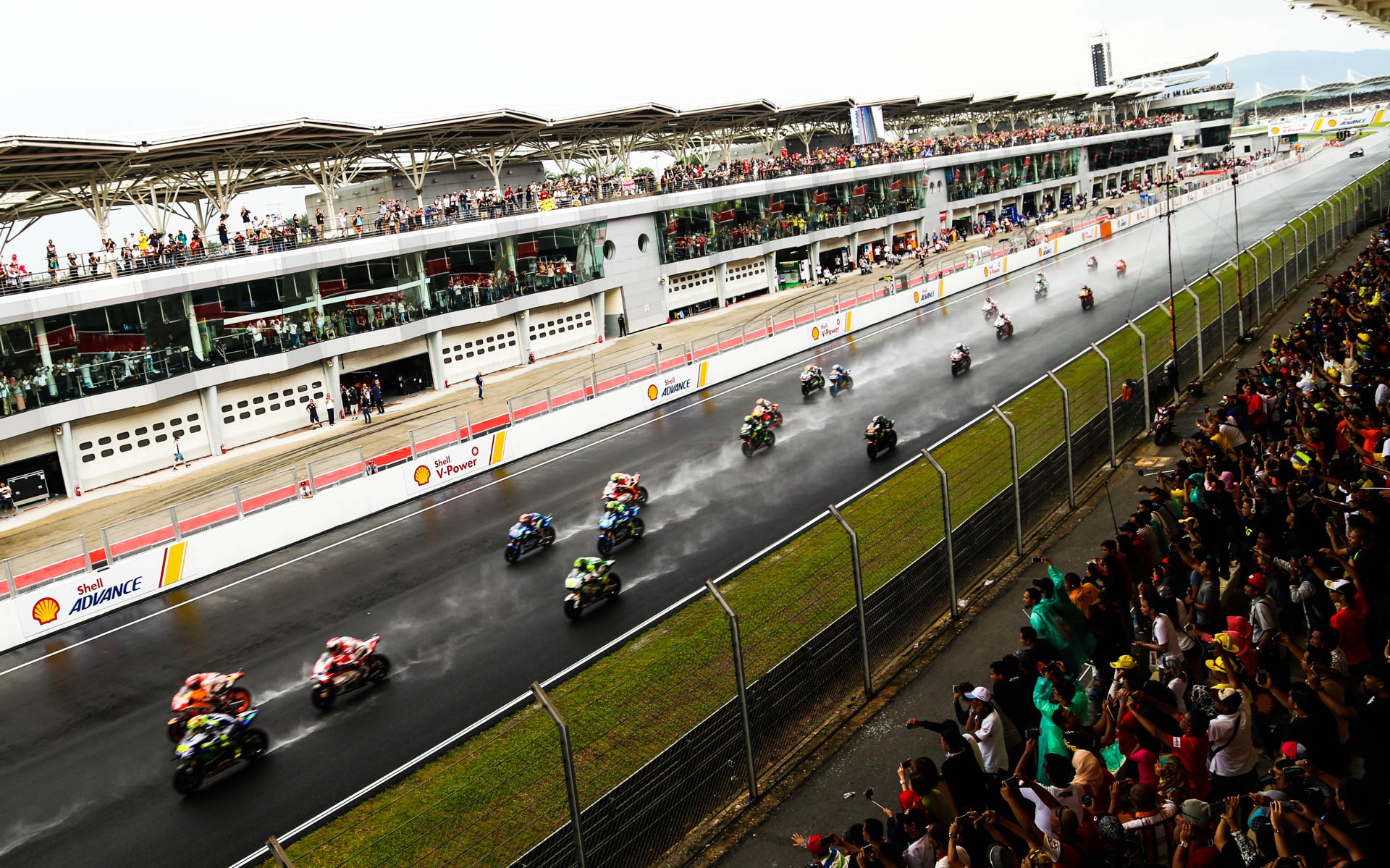 Canh cac tay dua MotoGP tang toc hinh anh