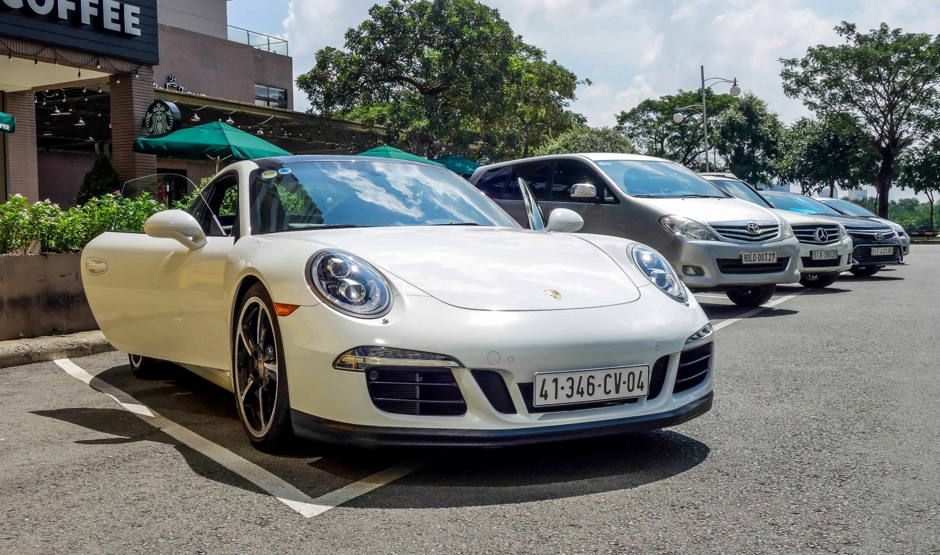 Sieu xe Porsche ban so luong han che tai Sai Gon hinh anh