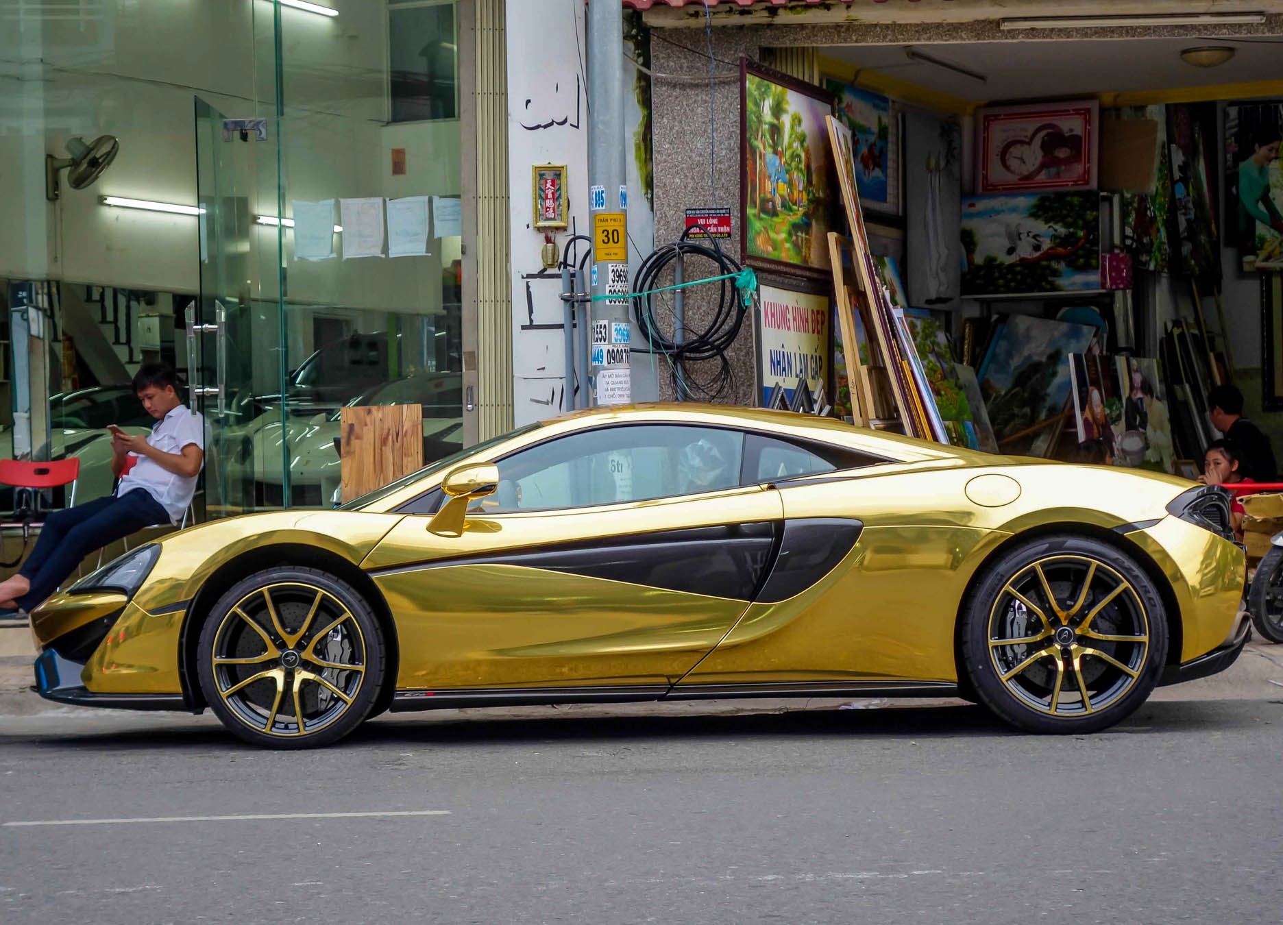 McLaren 570S ma vang cua Cuong Do La anh 2