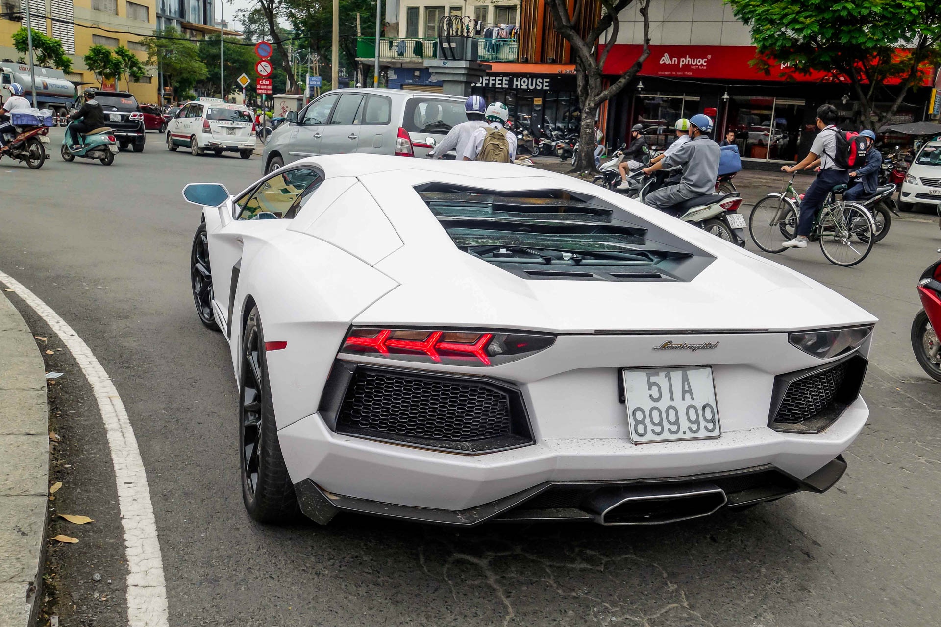 Lamborghini Aventador dau tien Viet Nam anh 3