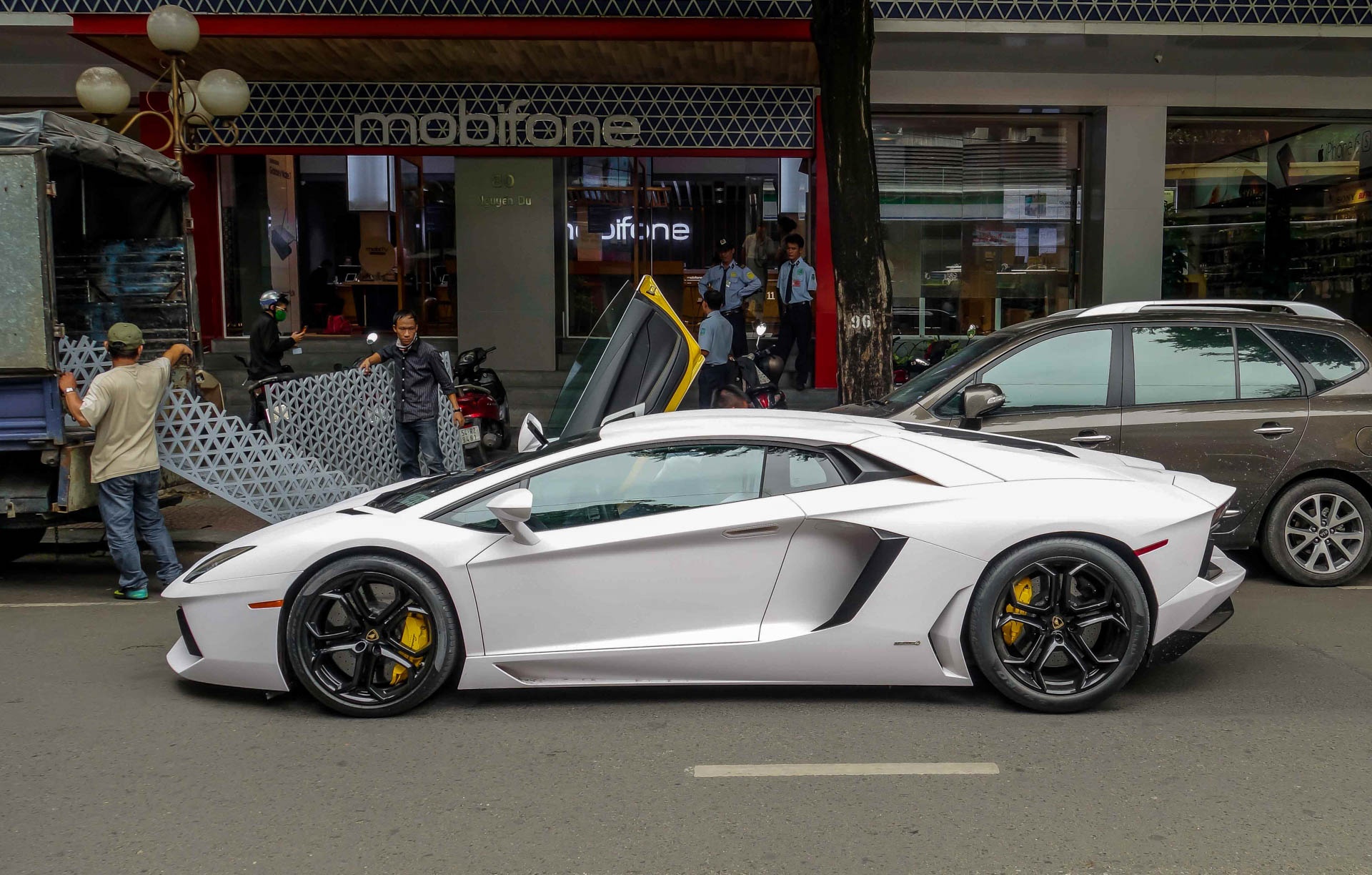 Lamborghini Aventador dau tien Viet Nam anh 8