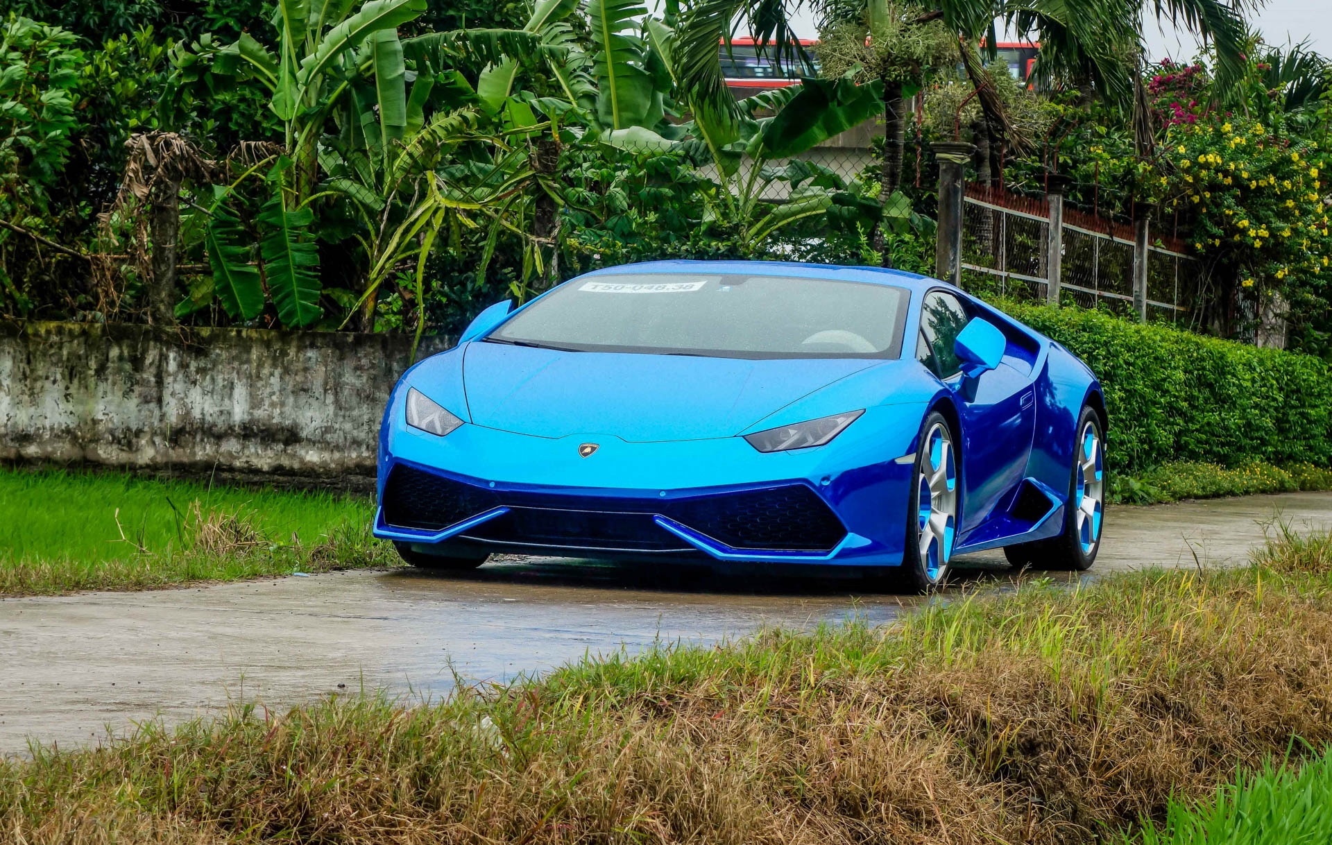 Lamborghini Huracan di tham ruong anh 1