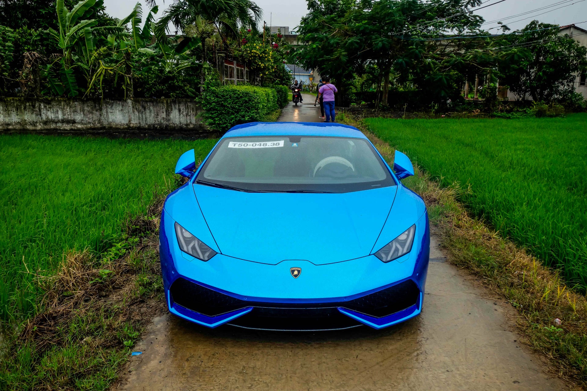 Lamborghini Huracan di tham ruong anh 2