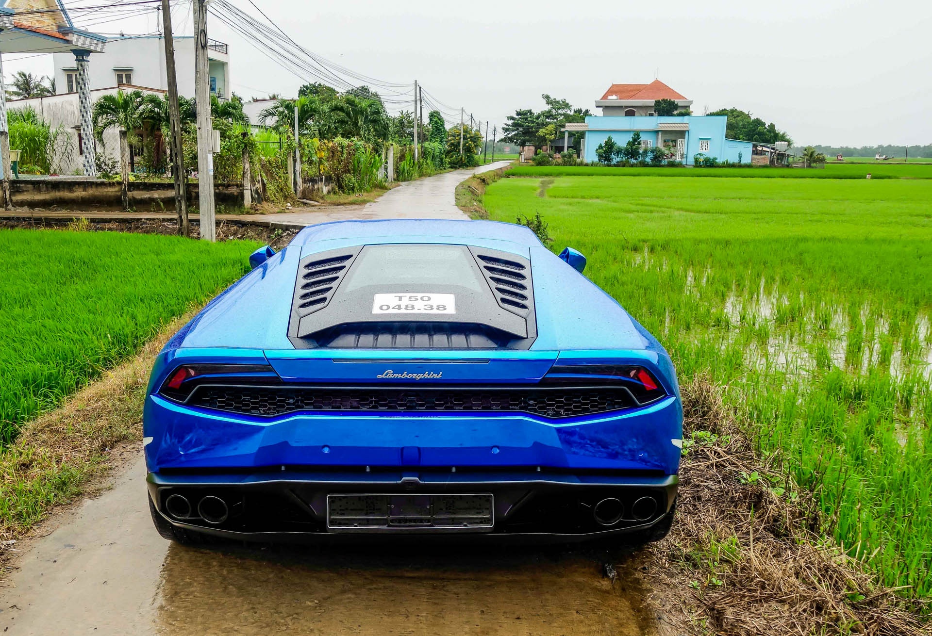 Lamborghini Huracan di tham ruong anh 3