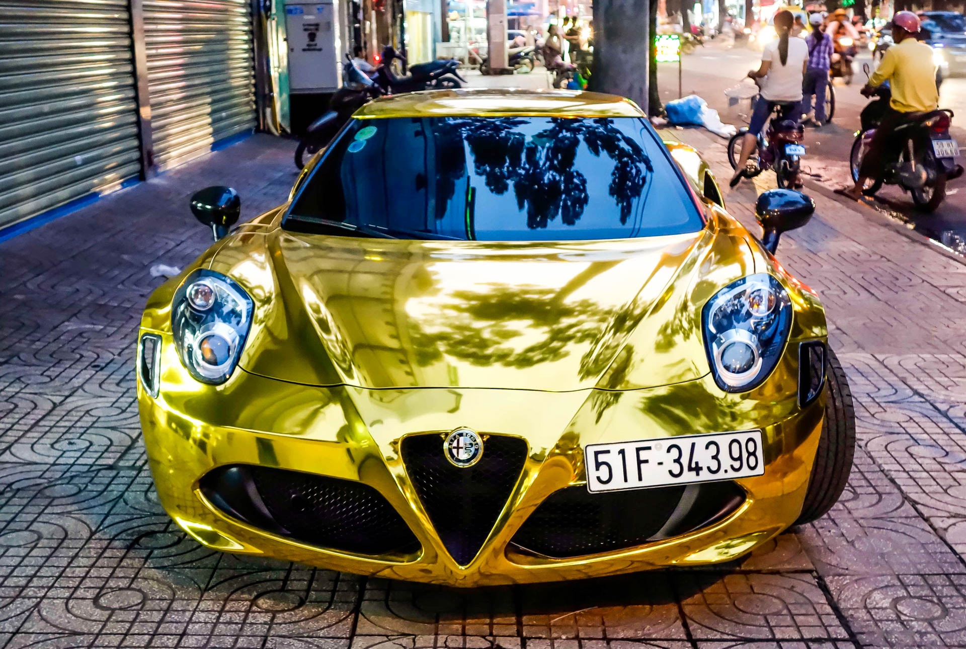 Alfa Romeo 4C Launch Editiondan decal vang anh 1