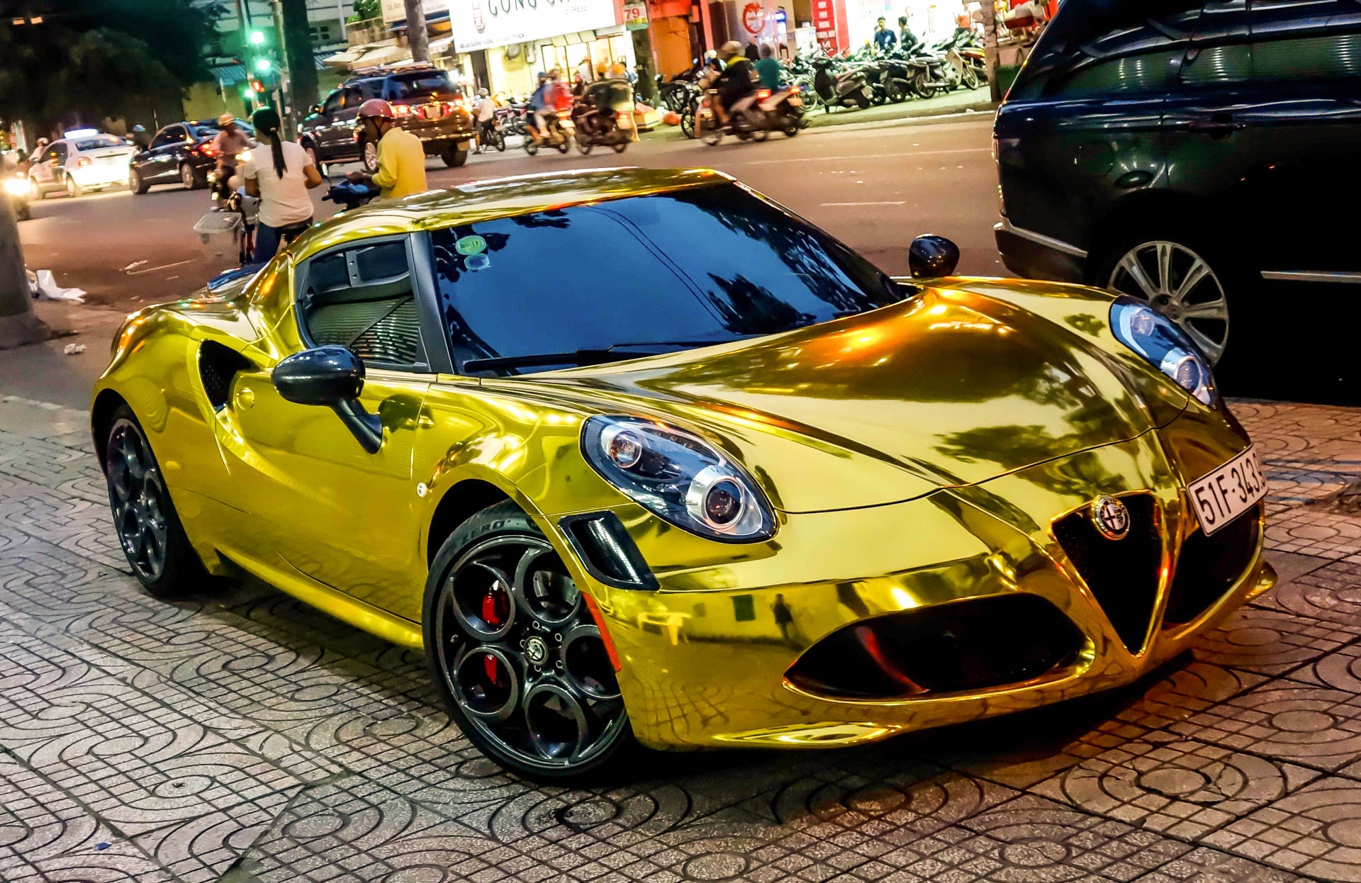 Alfa Romeo 4C Launch Editiondan decal vang anh 2