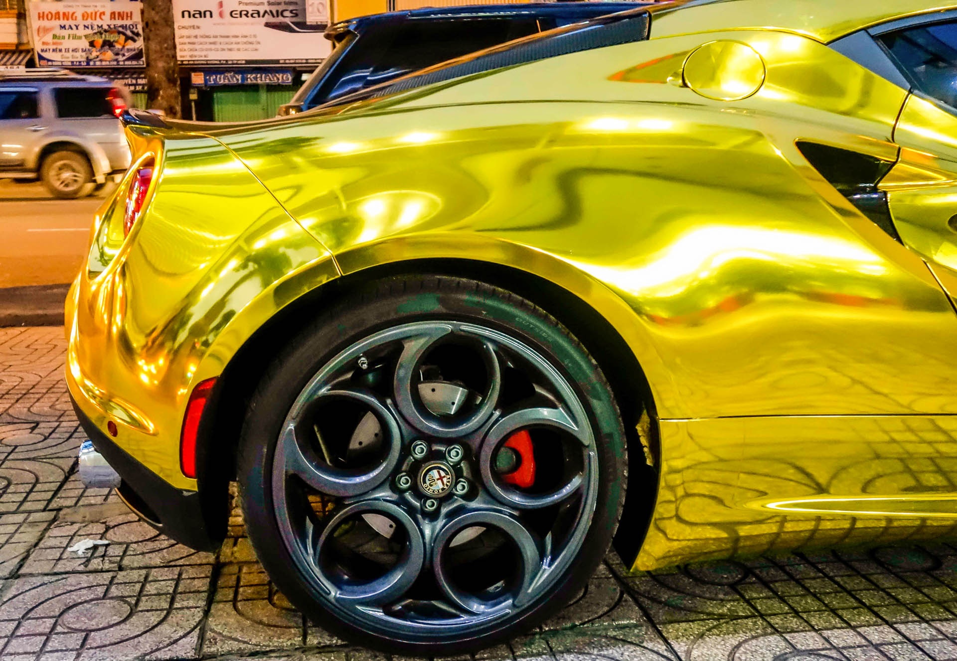 Alfa Romeo 4C Launch Editiondan decal vang anh 7