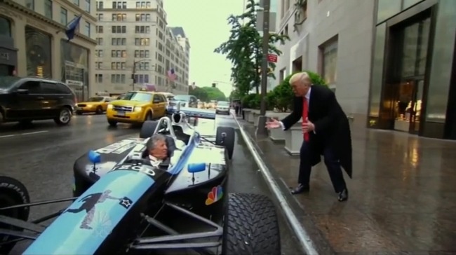 Video Donald Trump di lam bang xe dua F1 hot lai tren mang hinh anh