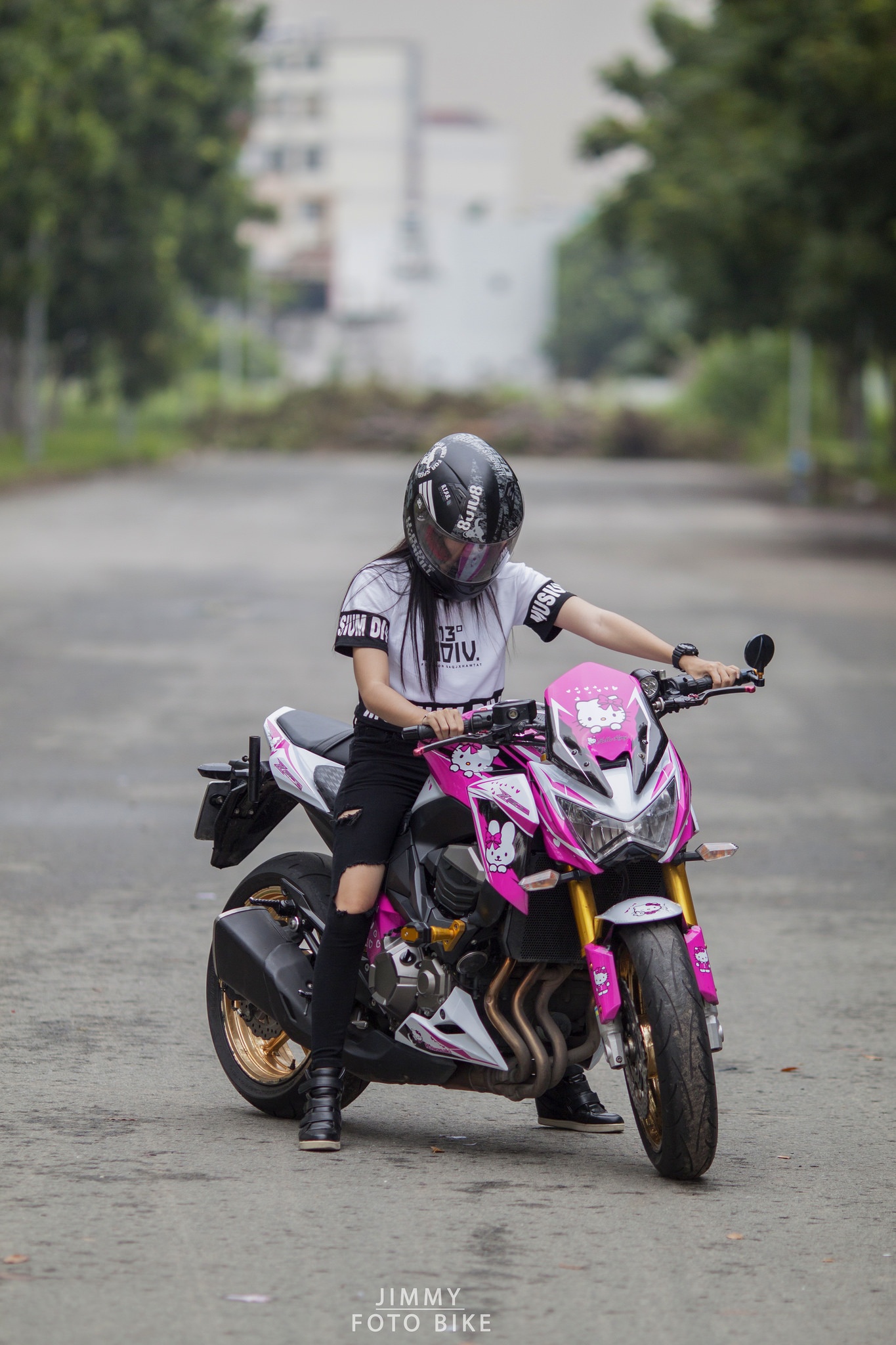 Kawasaki Z800 Hello Kitty anh 2