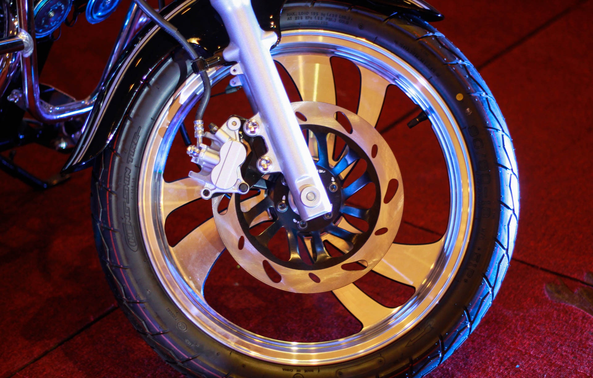 Suzuki GZ150-A ban tai Viet Nam anh 5