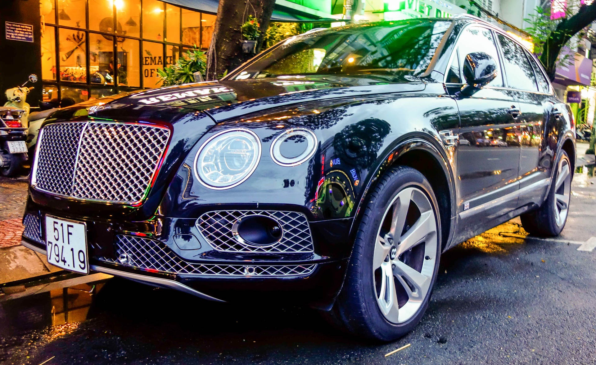 Anh Bentley Bentayga - sieu SUV gia 19 ty dong o Sai Gon hinh anh