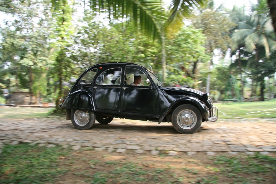 Den cu lao Phuoc Thien ngam xe co doc la hinh anh