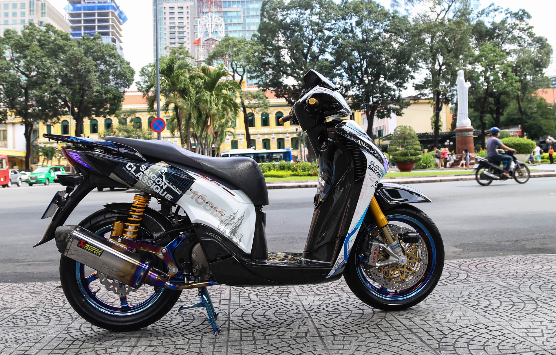 Honda SH do cua biker Sai Gon anh 1