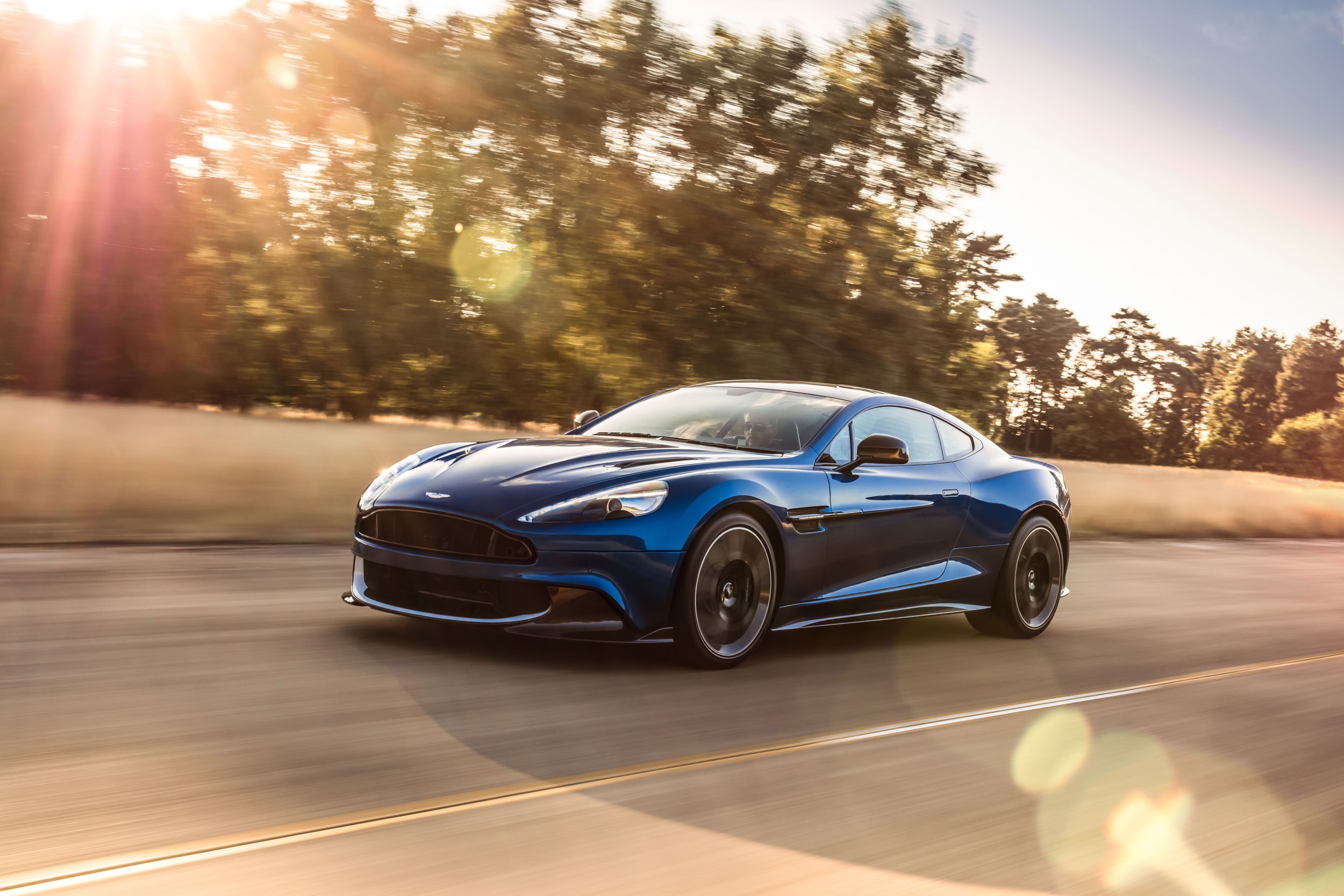 Aston Martin Vanquish S ra mắt ảnh 1 Aston Martin Vanquish S ra mat anh 1