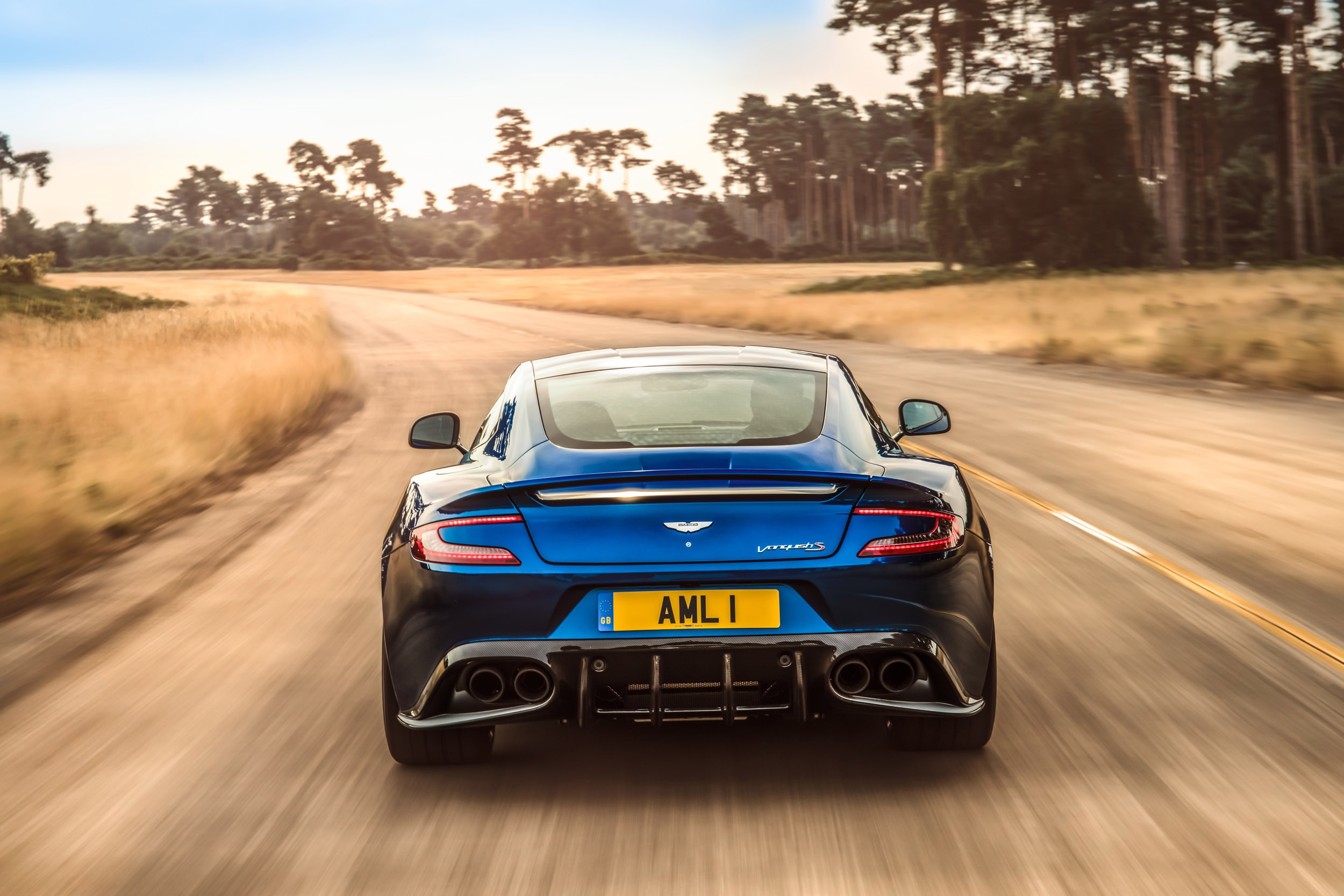 Aston Martin Vanquish S ra mắt ảnh 2 Aston Martin Vanquish S ra mat anh 2