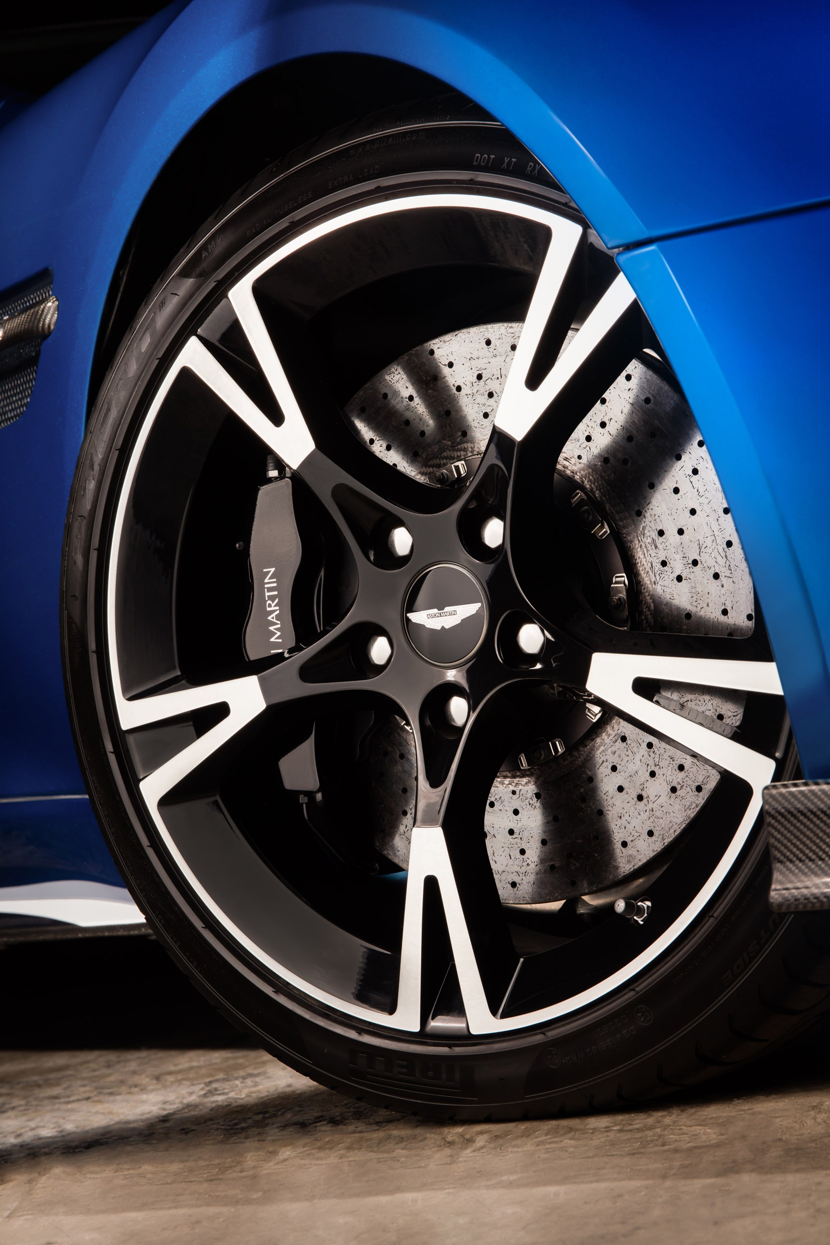 Aston Martin Vanquish S ra mắt ảnh 6 Aston Martin Vanquish S ra mat anh 6