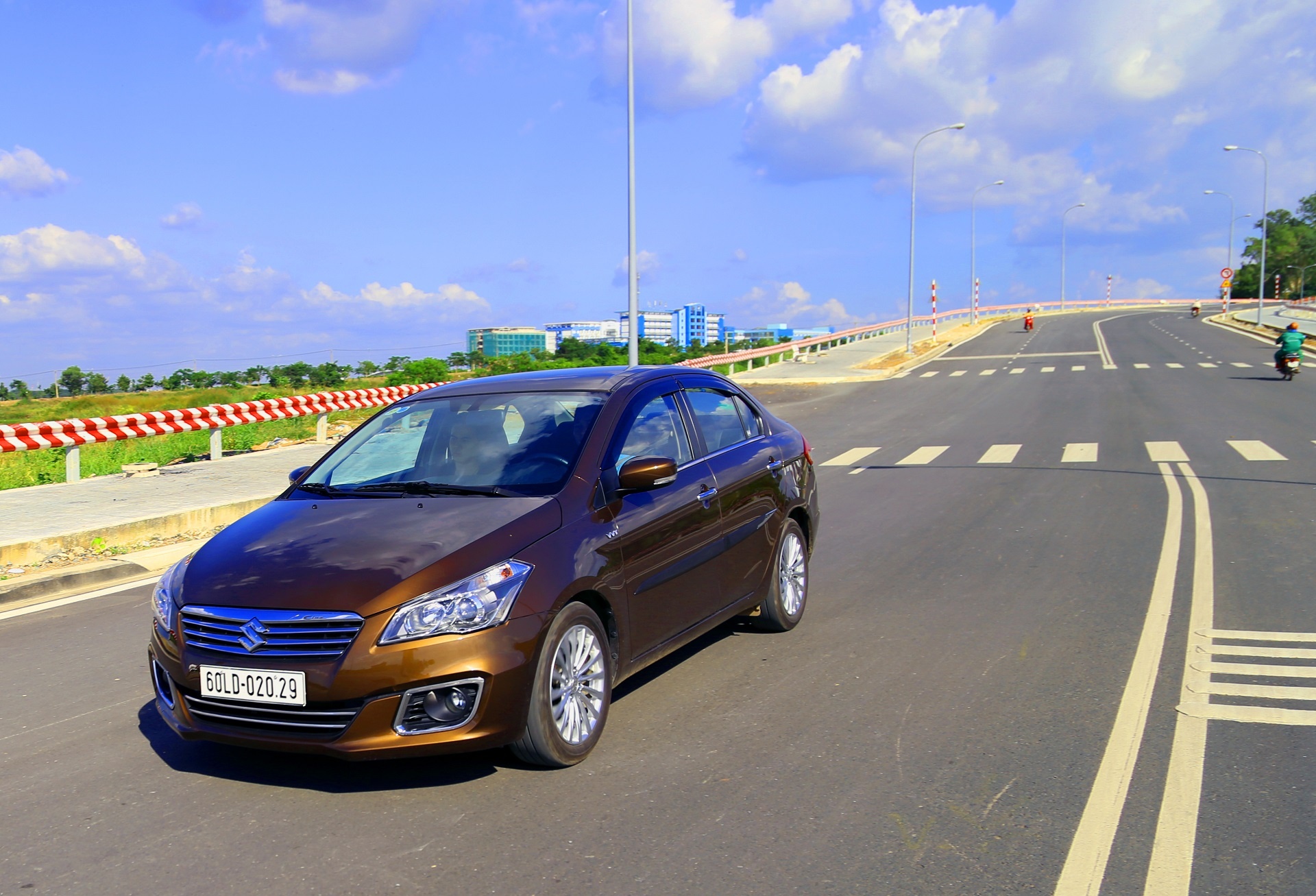 Suzuki Ciaz gia 580 trieu dong: Rong rai, nhieu tinh nang hinh anh