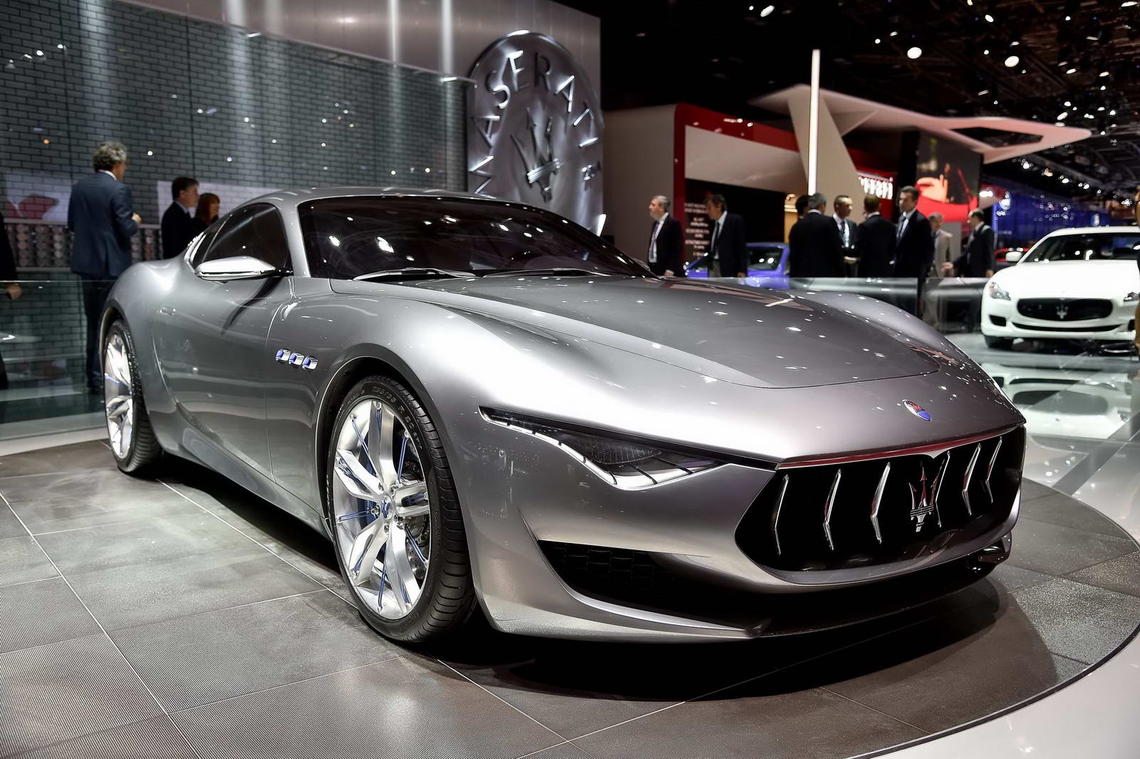 Maserati san xuat sieu xe dien canh tranh Tesla hinh anh