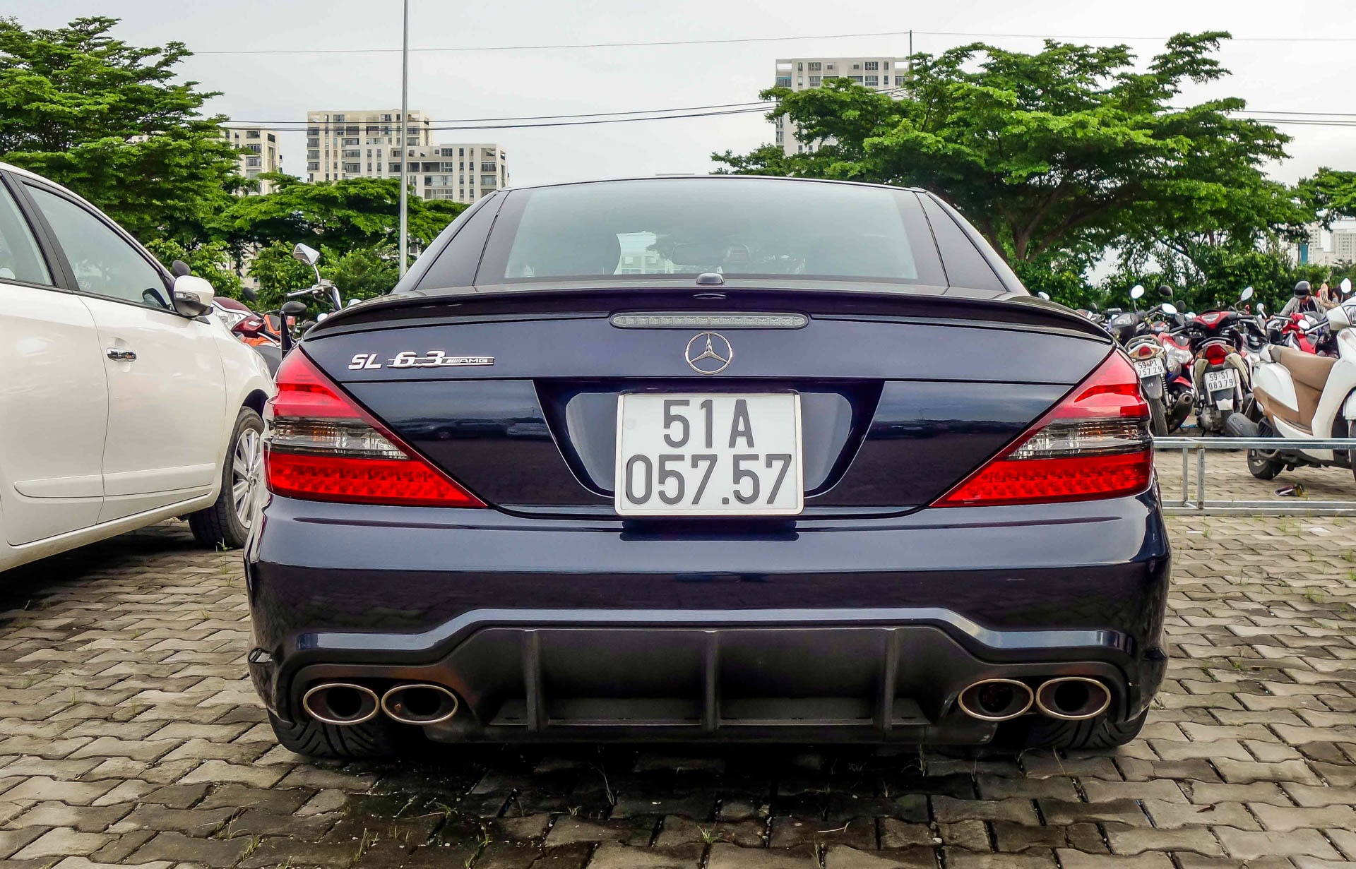 Mercedes SL63 AMG cua dai gia Sai Gon anh 4