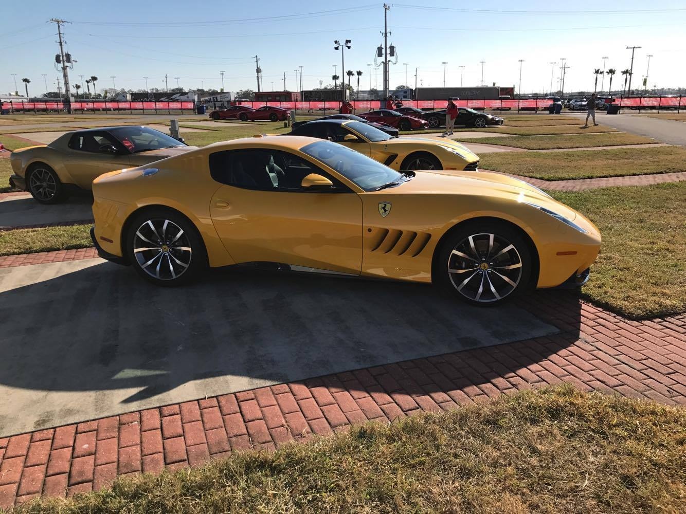 Ferrari hàng thửa của bác sĩ nha khoa ảnh 1 Ferrari hang thua cua bac si nha khoa anh 1