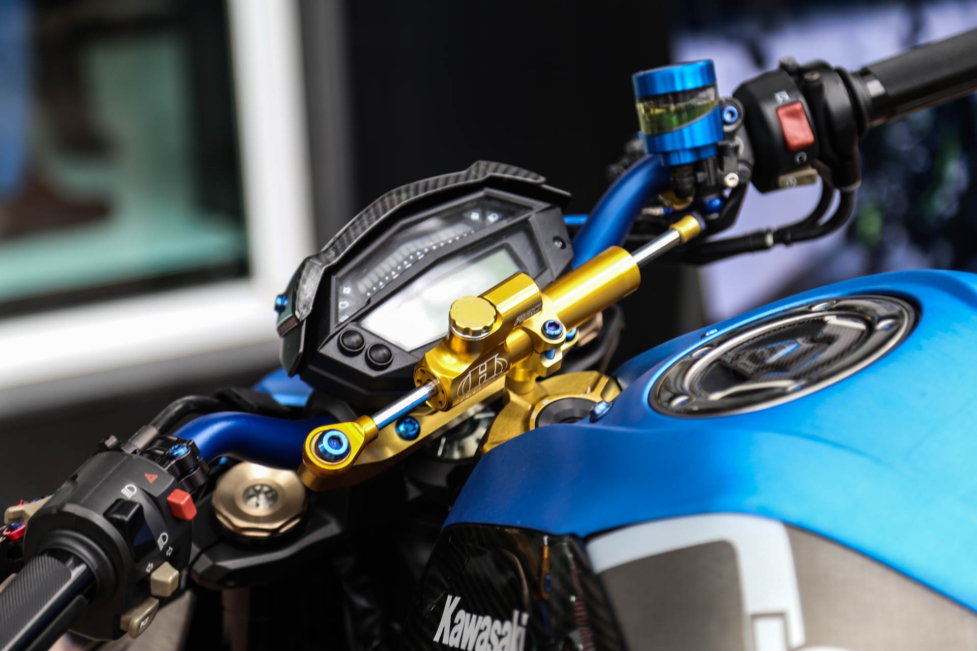 Kawasaki Z1000 do don Tet anh 11