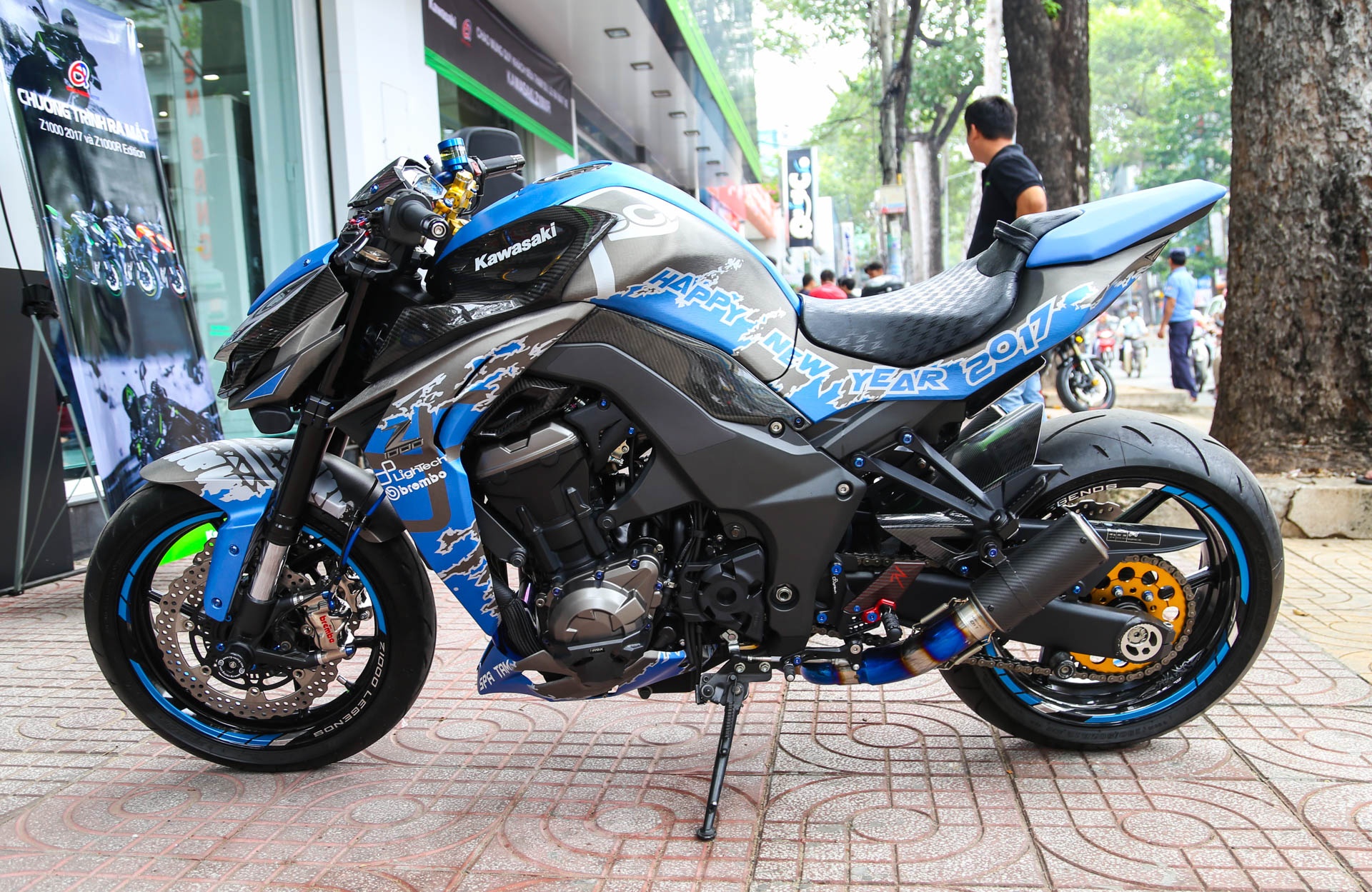 Kawasaki Z1000 do don Tet anh 2