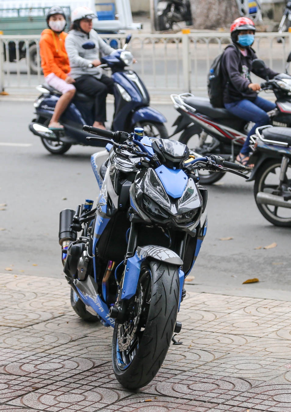 Kawasaki Z1000 do don Tet anh 3