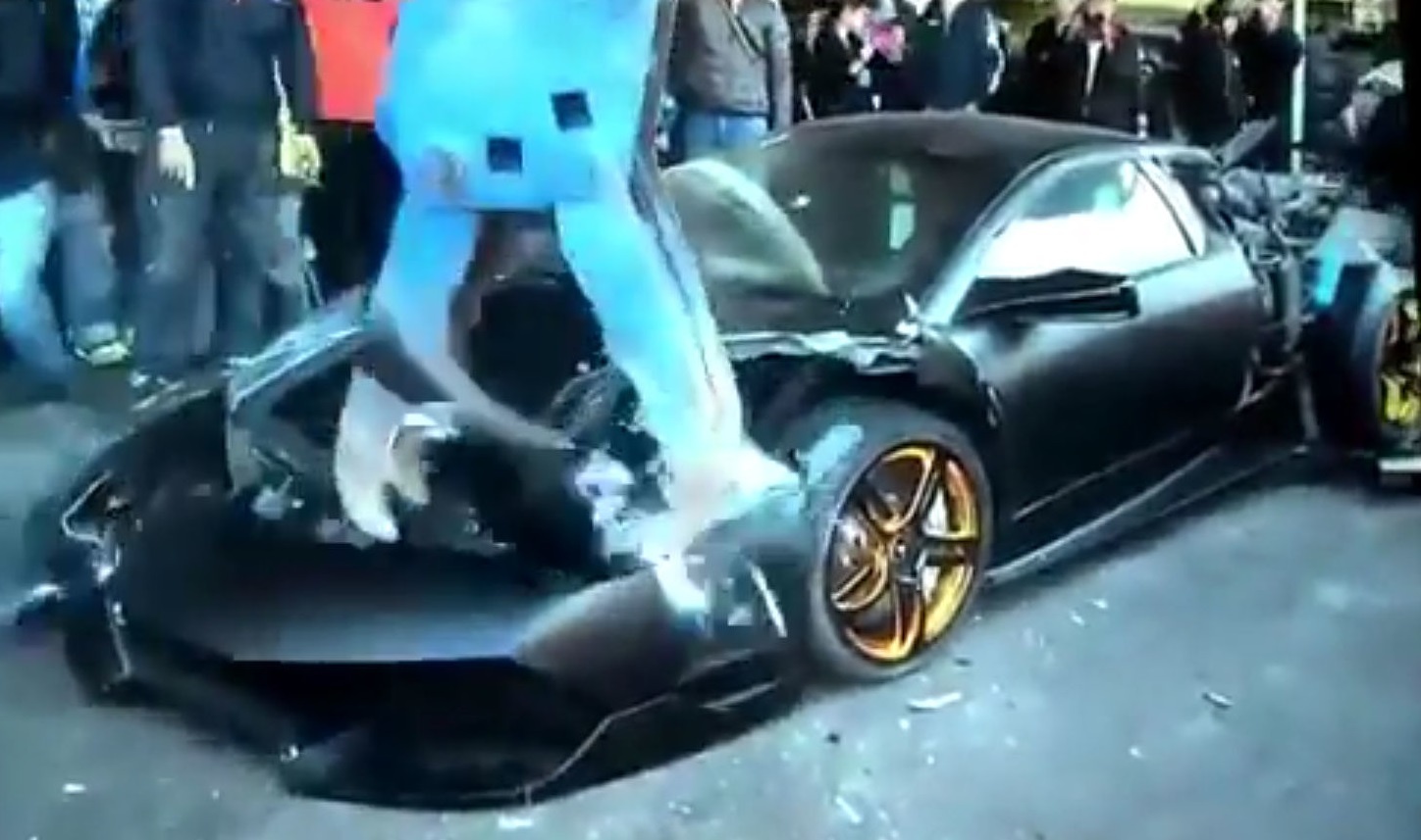 Pha nat Lamborghini Murcielago dung bien so gia o Dai Loan hinh anh