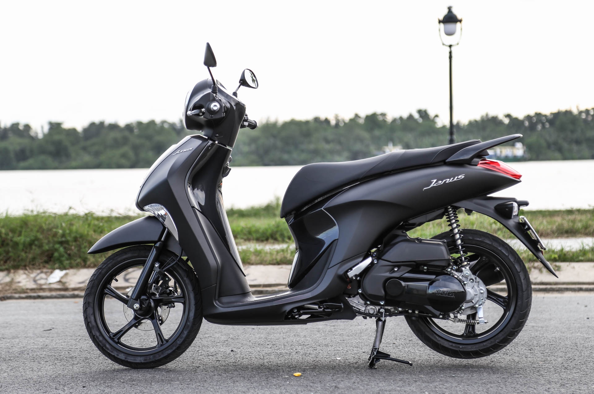 Chi tiet Yamaha Janus cao cap nhat gia 31,5 trieu tai VN hinh anh