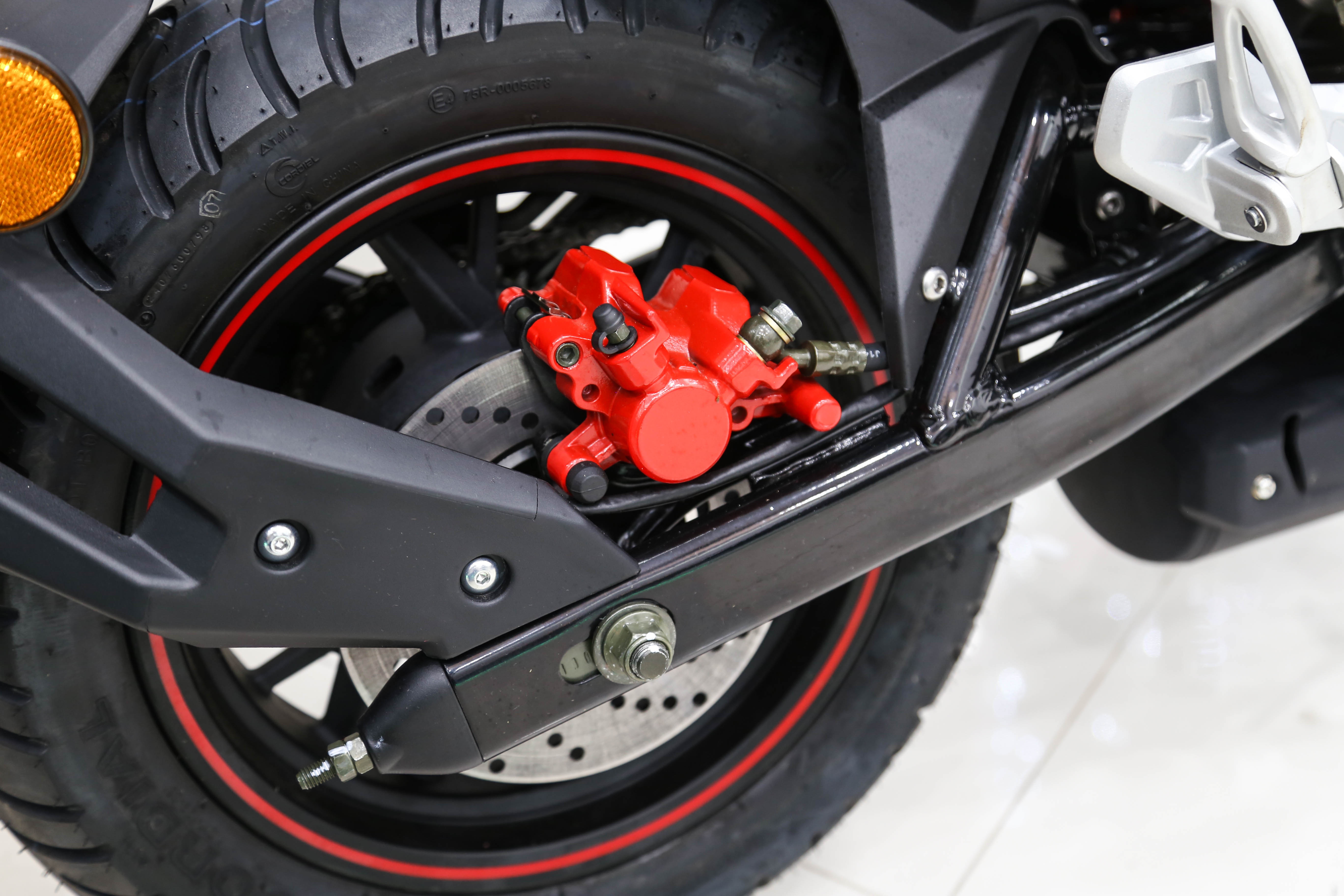 Xe con tay gia re Benelli anh 11