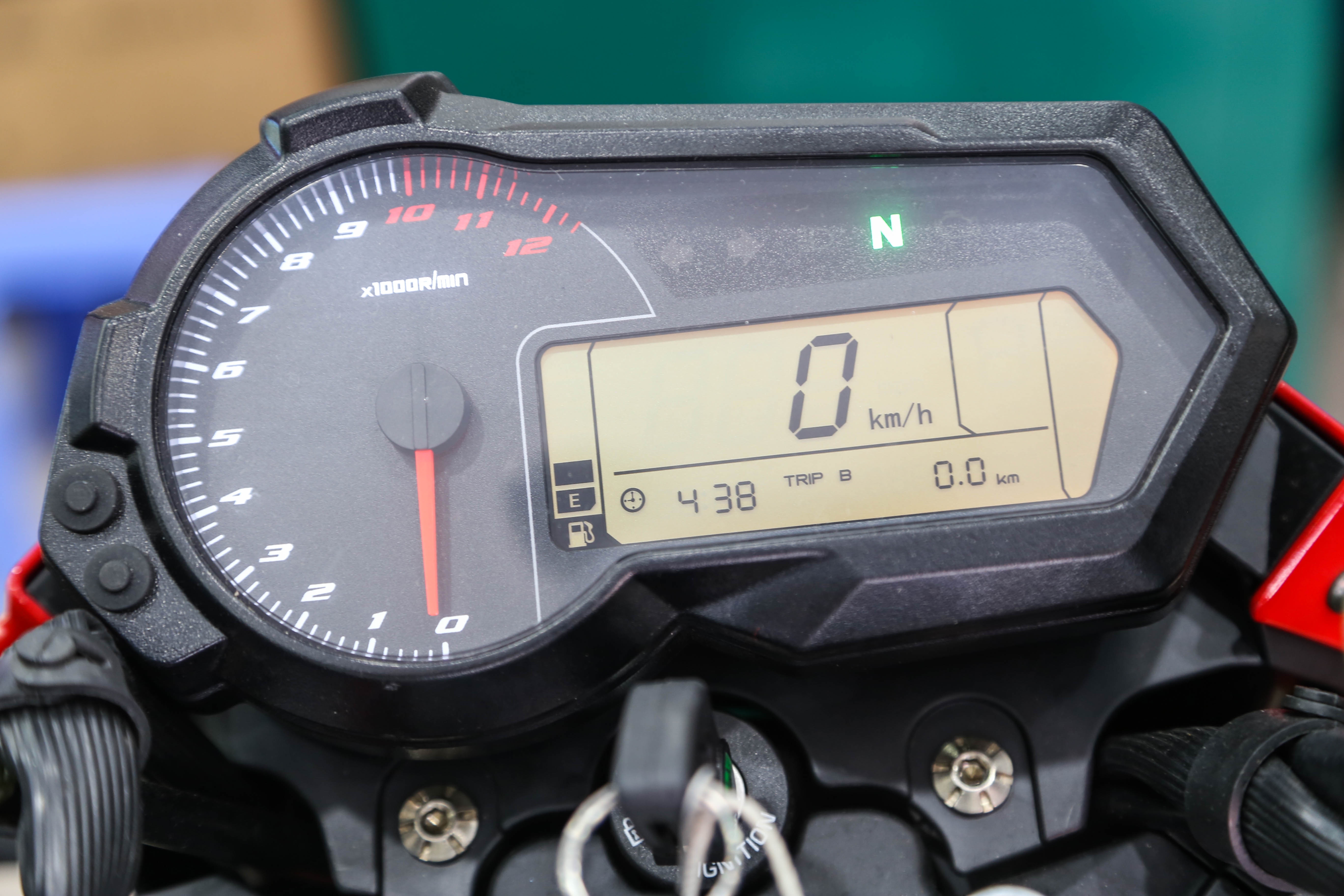 Xe con tay gia re Benelli anh 6